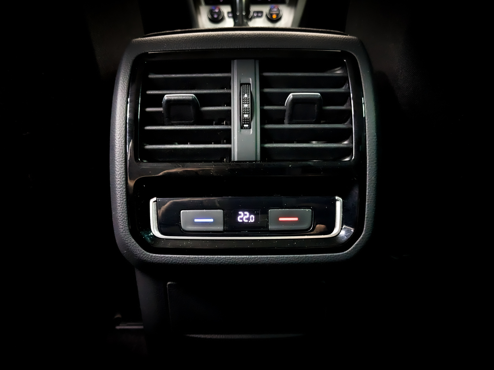 VOLKSWAGEN Passat 1.50 (150 л.с), автомат, 2019, пробег 78 797 км