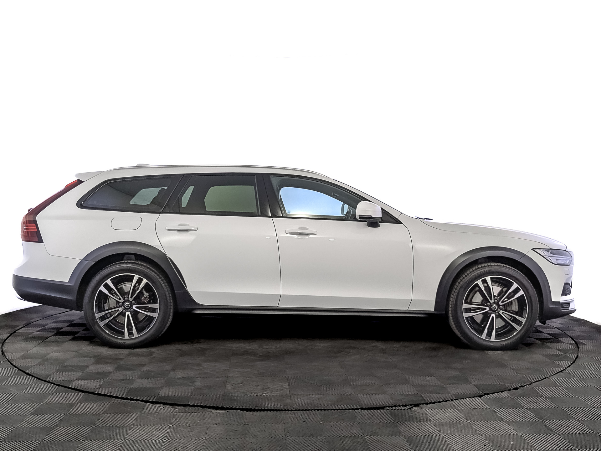 VOLVO V90 Cross Country 2.00 (249 л.с), автомат, 2021, пробег 75 544 км