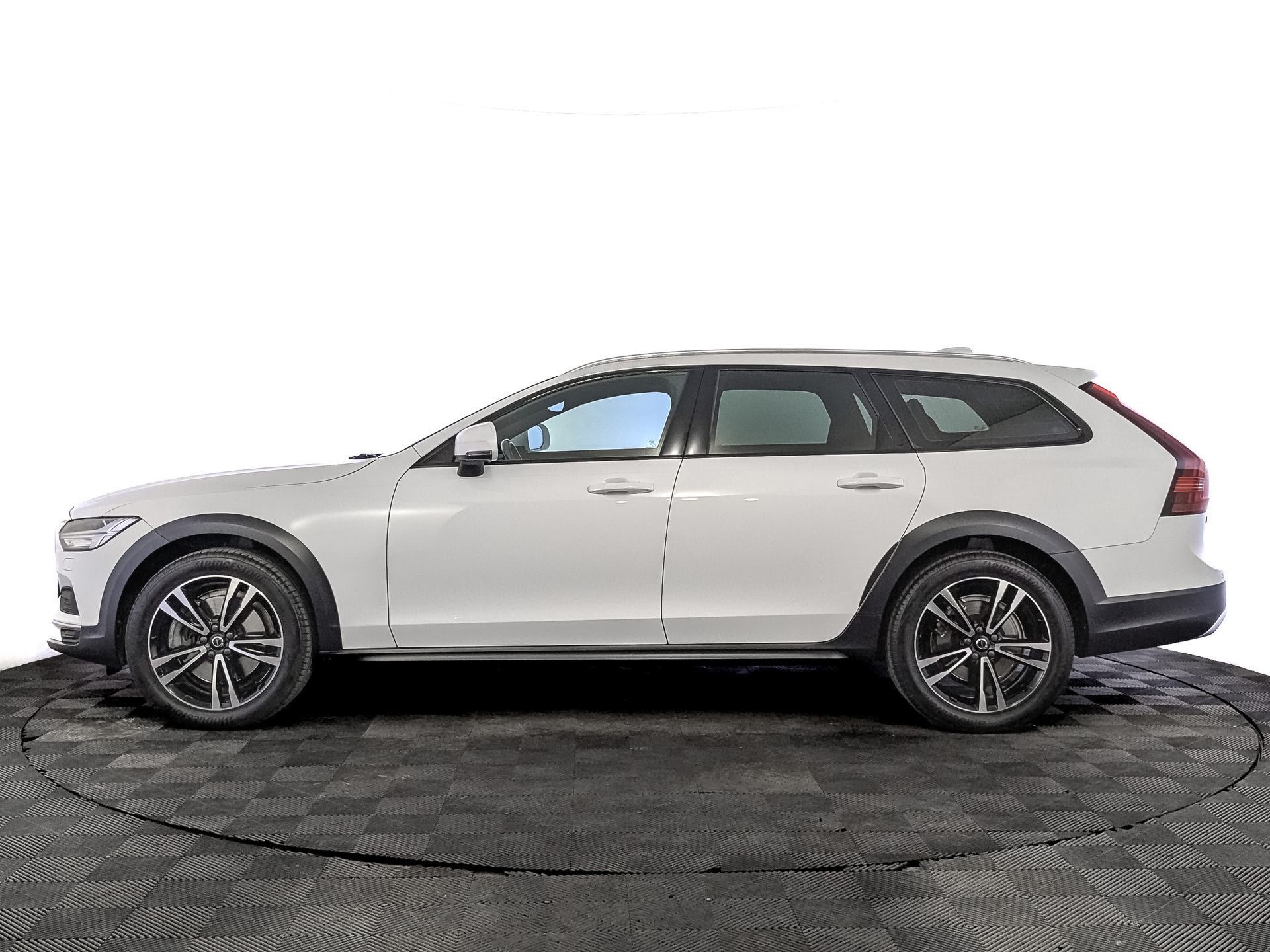 VOLVO V90 Cross Country 2.00 (249 л.с), автомат, 2021, пробег 75 544 км