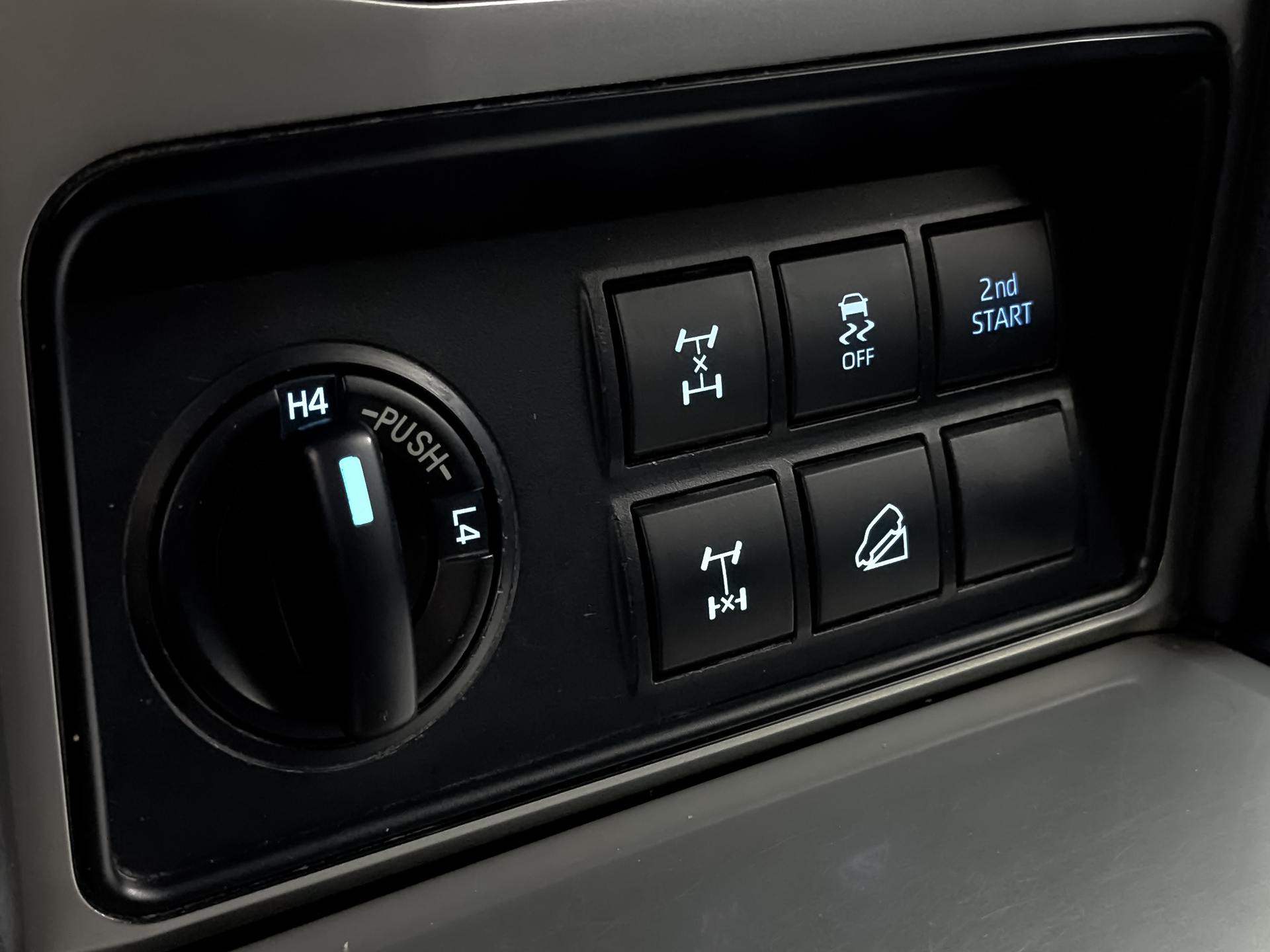TOYOTA Land Cruiser Prado 2.80 (177 л.с), автомат, 2020, пробег 173 638 км