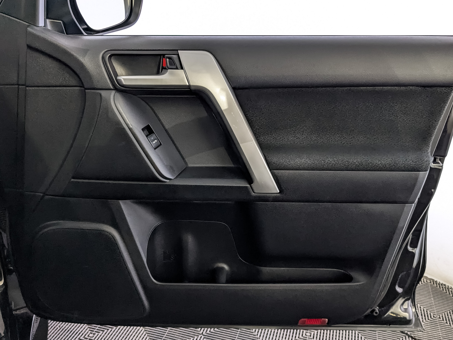 TOYOTA Land Cruiser Prado 2.80 (177 л.с), автомат, 2020, пробег 173 638 км
