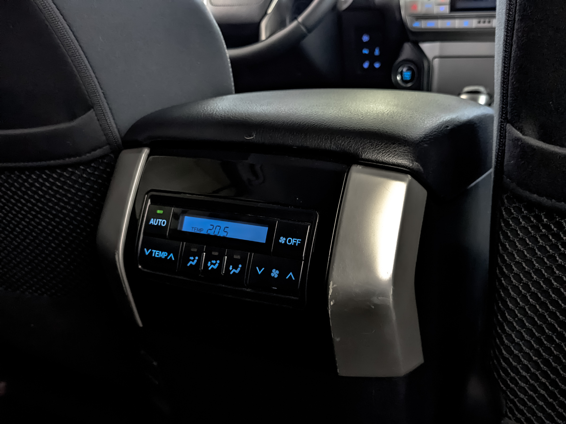 TOYOTA Land Cruiser Prado 2.80 (177 л.с), автомат, 2020, пробег 173 638 км