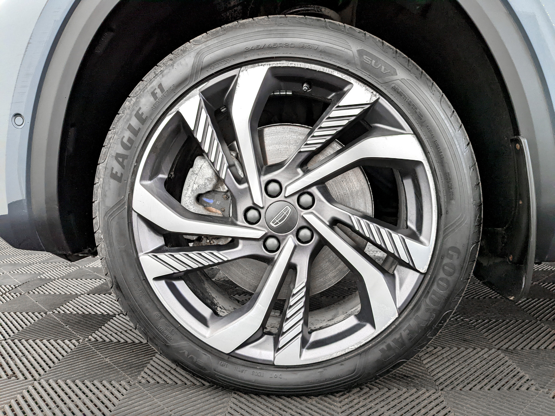 GEELY Monjaro 2.00 (238 л.с), автомат, 2023, пробег 11 568 км