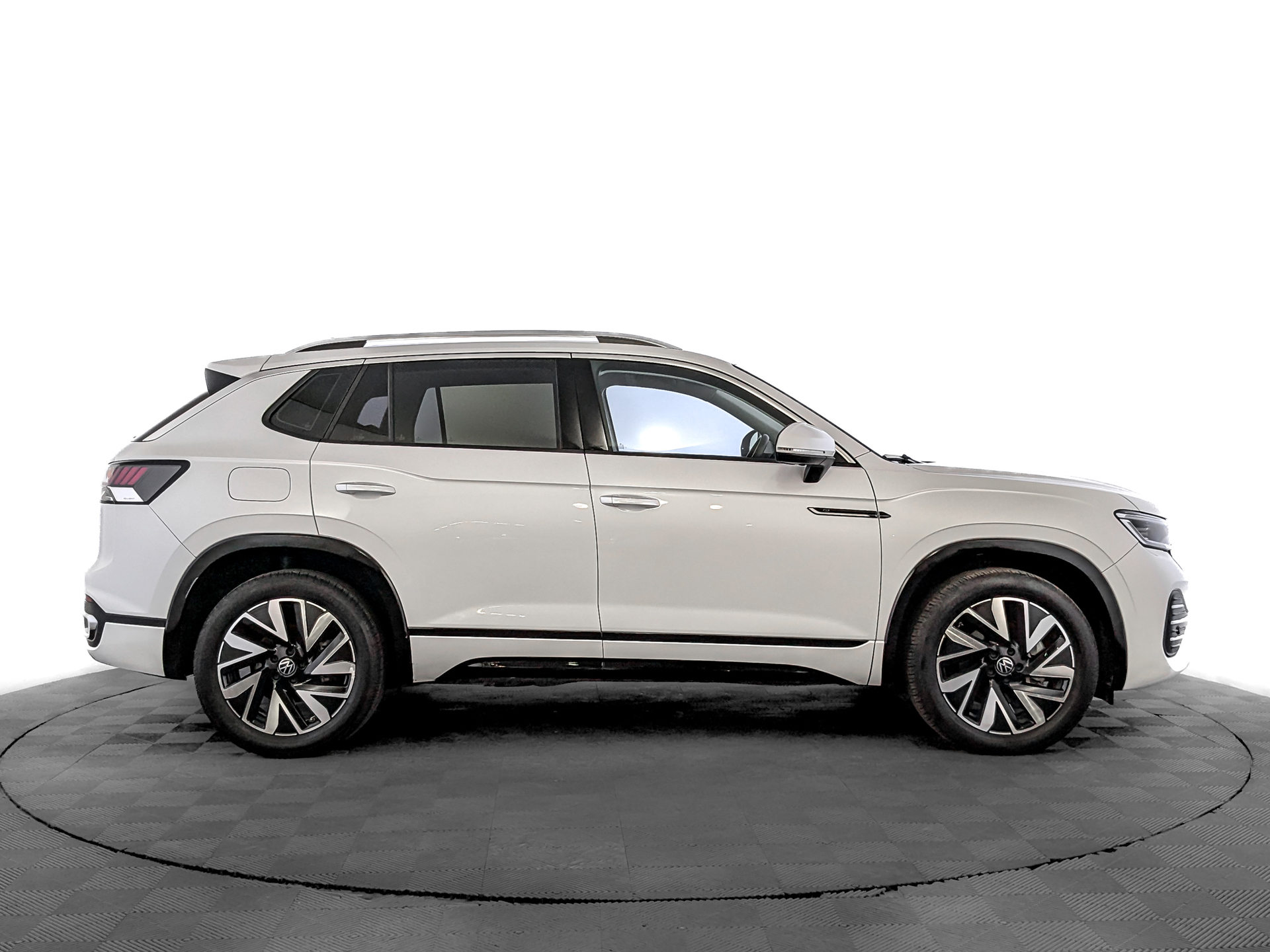 VOLKSWAGEN Tayron 2.00 (220 л.с), автомат, 2023, пробег 20 990 км