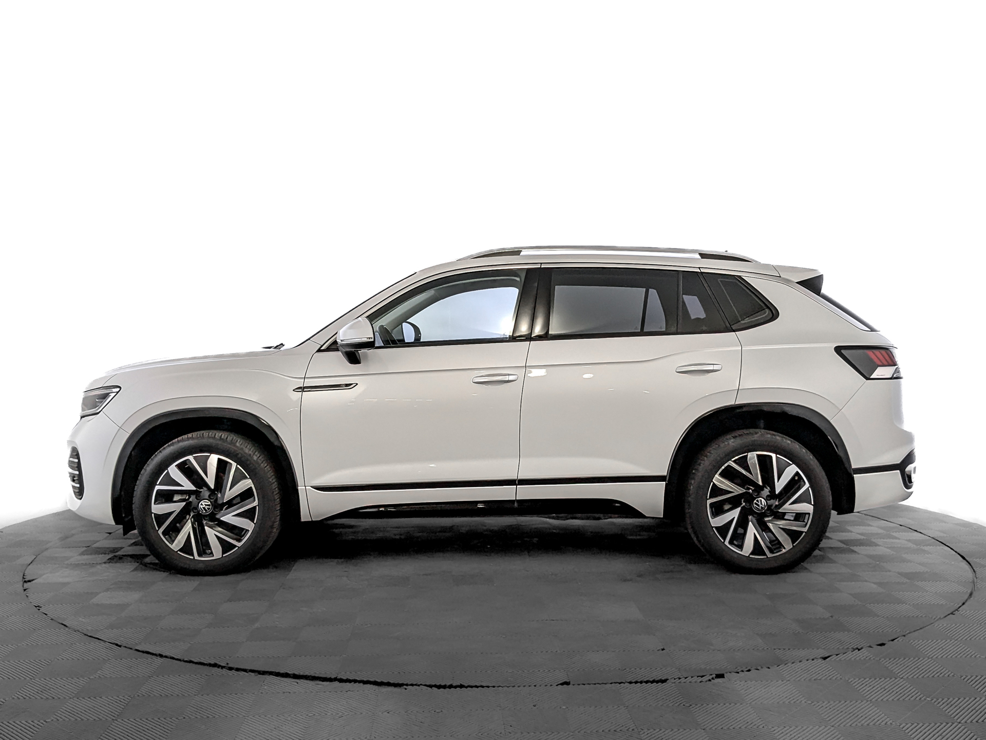 VOLKSWAGEN Tayron 2.00 (220 л.с), автомат, 2023, пробег 20 990 км