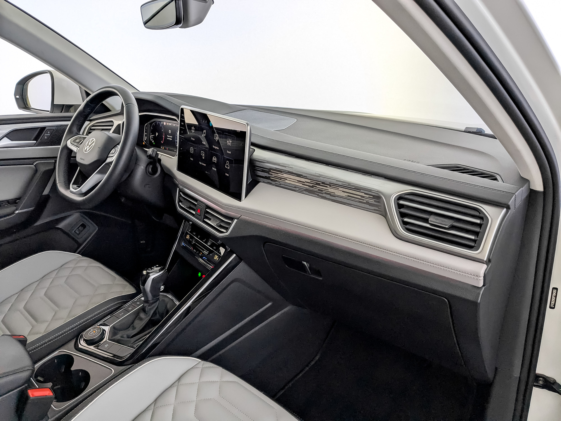 VOLKSWAGEN Tayron 2.00 (220 л.с), автомат, 2023, пробег 20 990 км