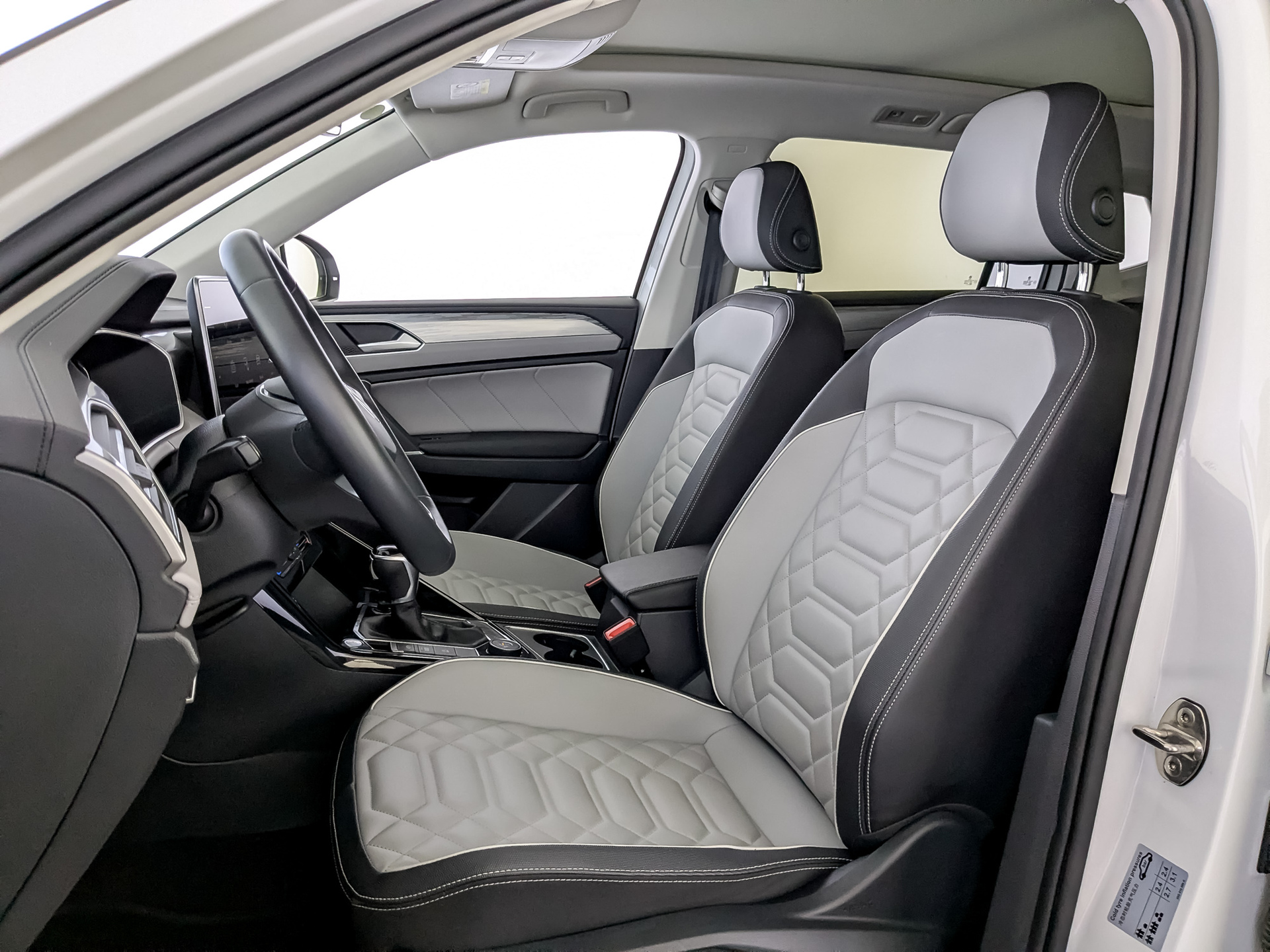 VOLKSWAGEN Tayron 2.00 (220 л.с), автомат, 2023, пробег 20 990 км