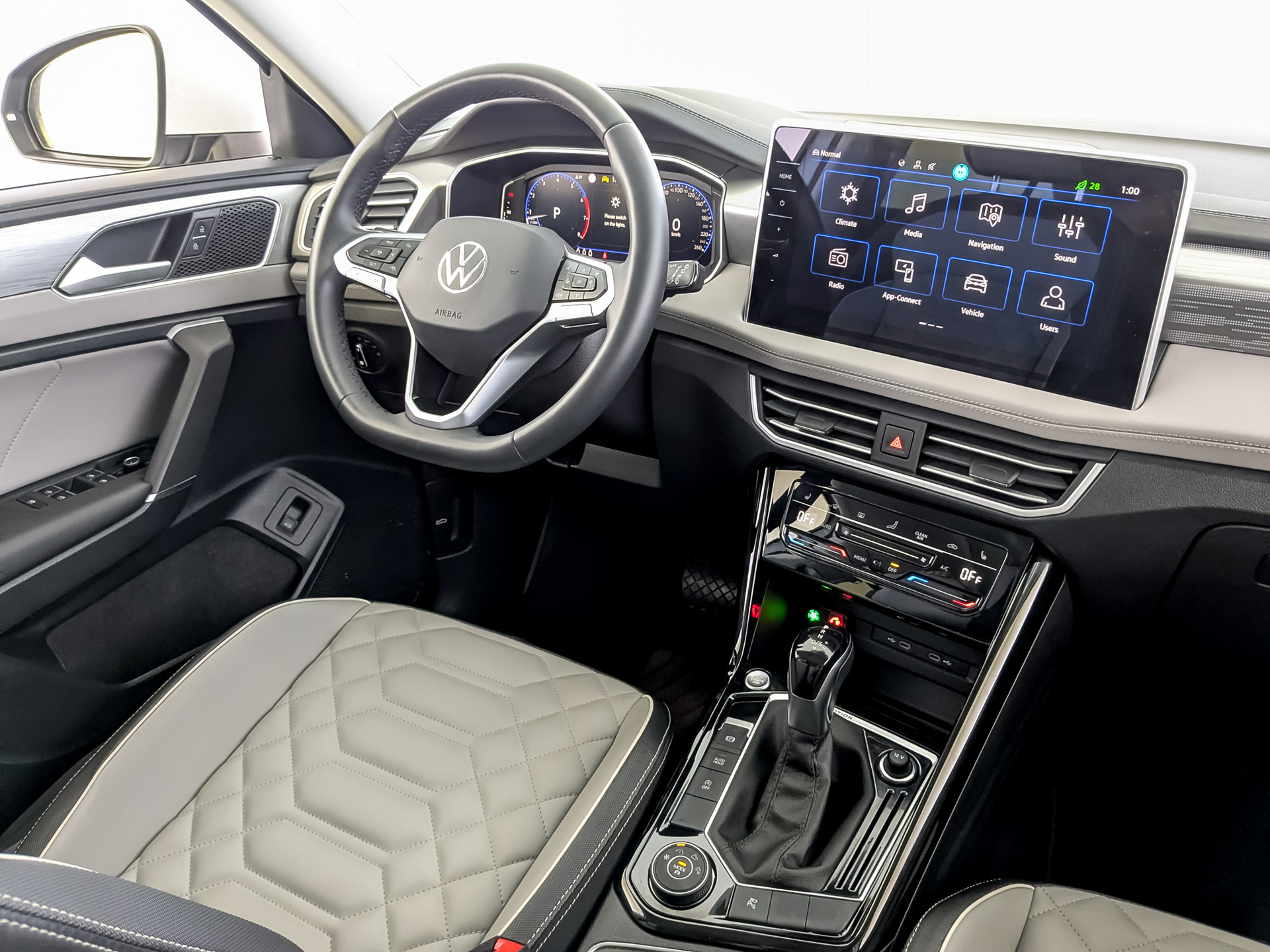 VOLKSWAGEN Tayron 2.00 (220 л.с), автомат, 2023, пробег 20 990 км