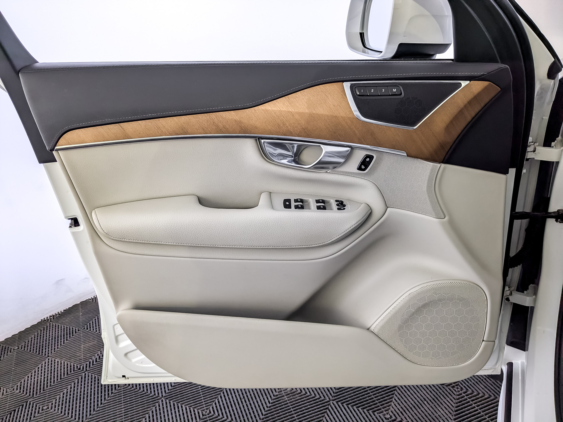VOLVO XC90 2.00 (249 л.с), автомат, 2021, пробег 80 152 км