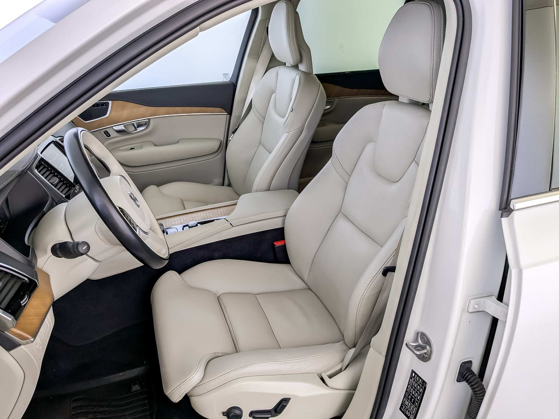VOLVO XC90 2.00 (249 л.с), автомат, 2021, пробег 80 152 км