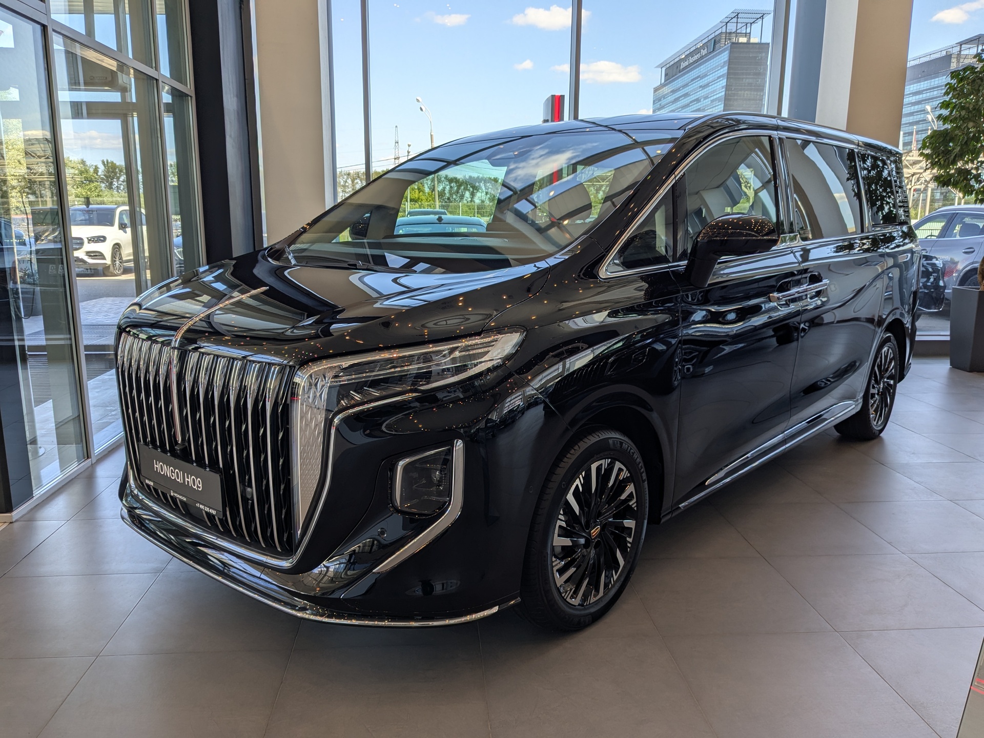 Фото Hongqi HQ9 Executive 2.0T/245 8AT