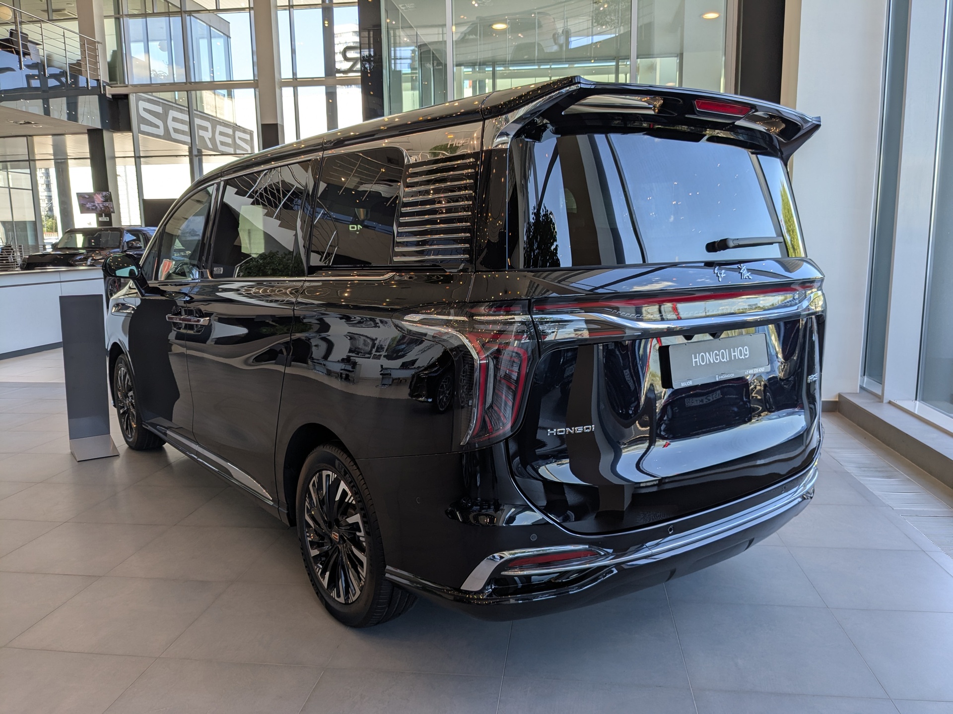 Фото Hongqi HQ9 Executive 2.0T/245 8AT