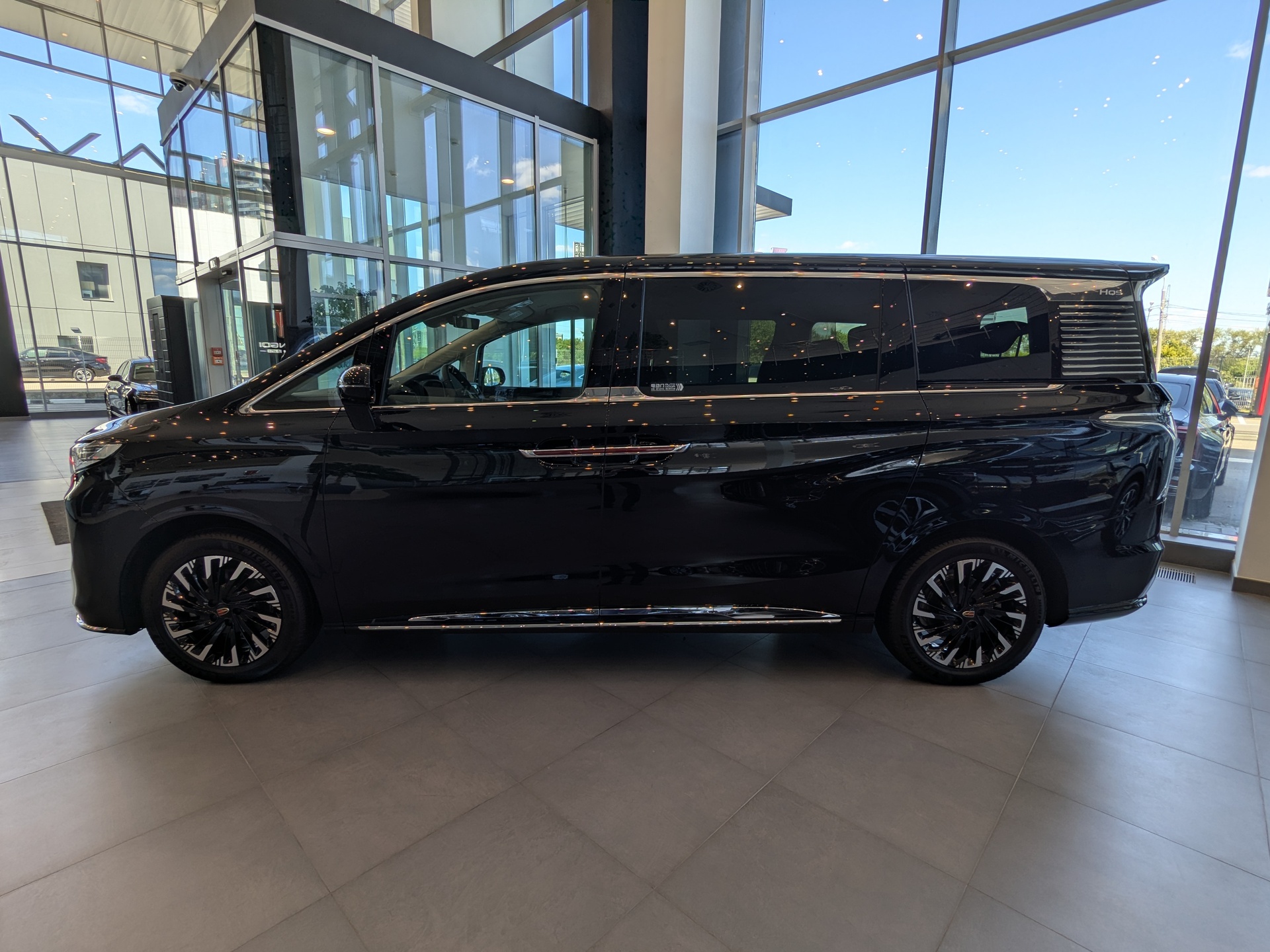 Фото Hongqi HQ9 Executive 2.0T/245 8AT