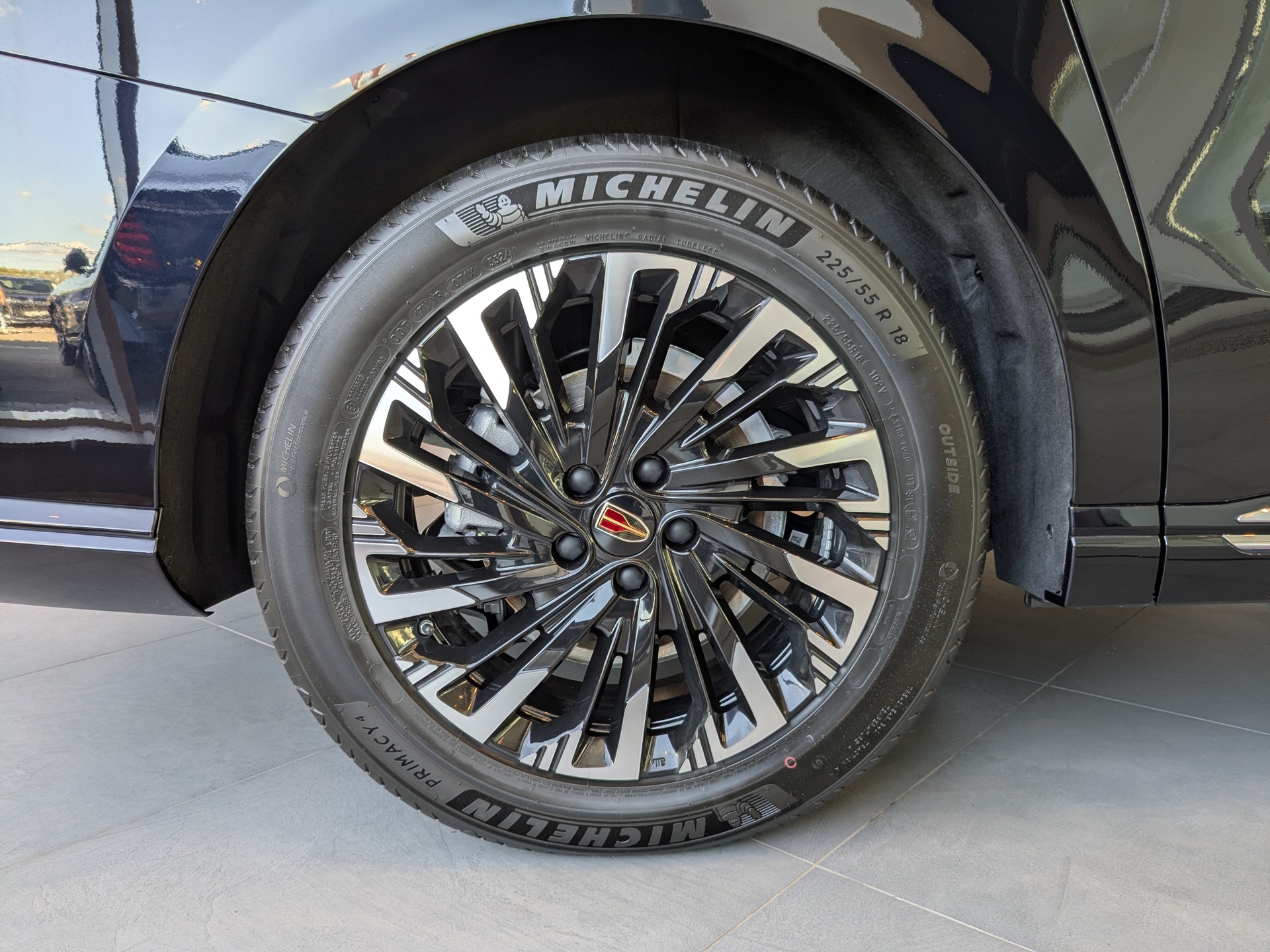 Фото Hongqi HQ9 Executive 2.0T/245 8AT