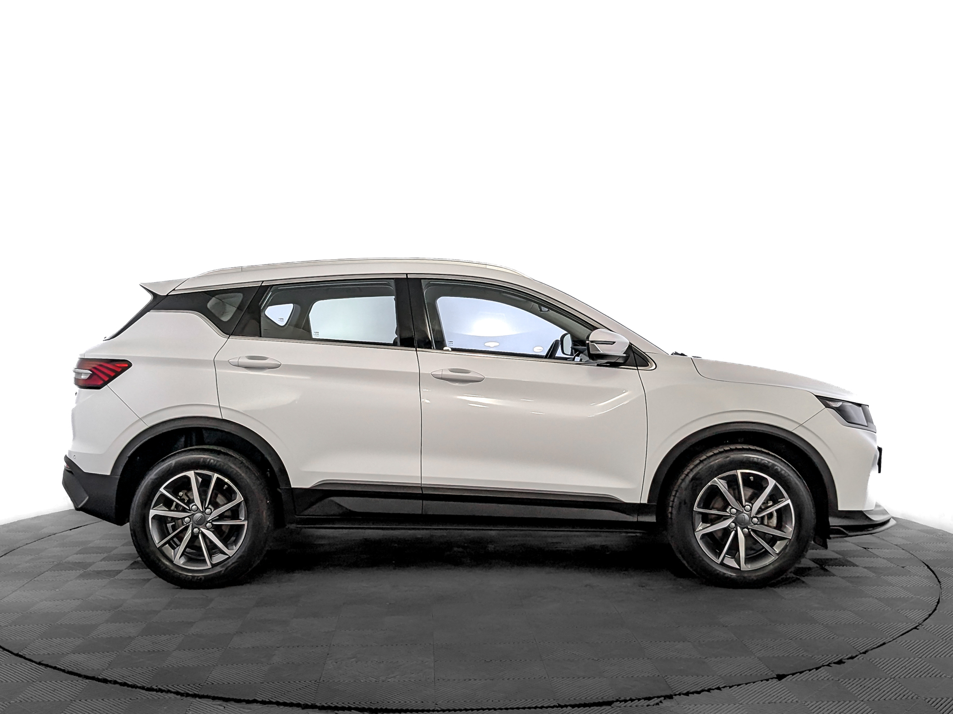 GEELY Coolray 1.50 (149 л.с), автомат, 2023, пробег 32 359 км