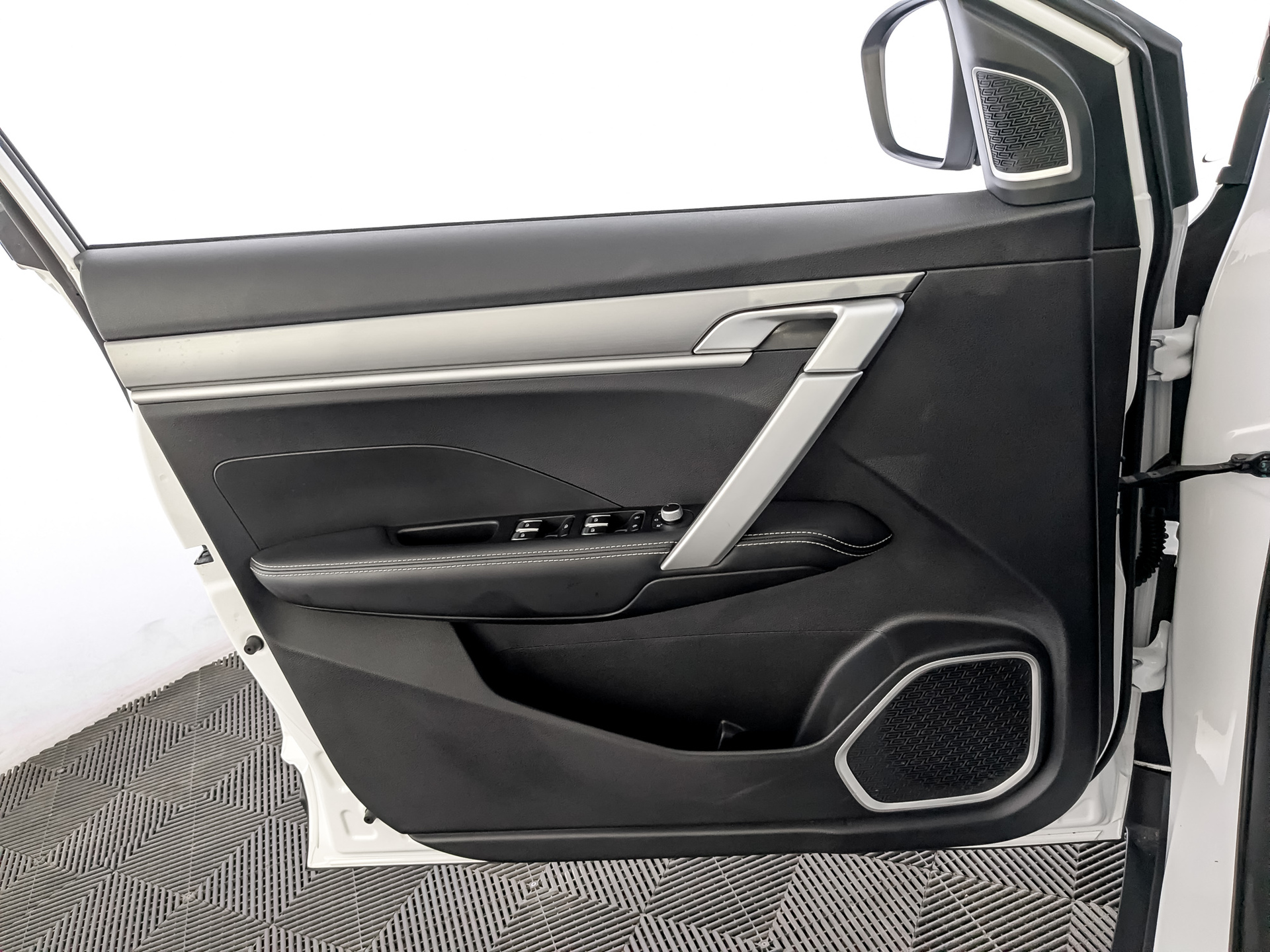 GEELY Coolray 1.50 (149 л.с), автомат, 2023, пробег 32 359 км