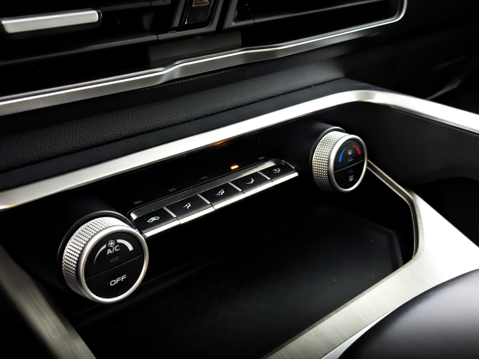 GEELY Coolray 1.50 (149 л.с), автомат, 2023, пробег 32 359 км