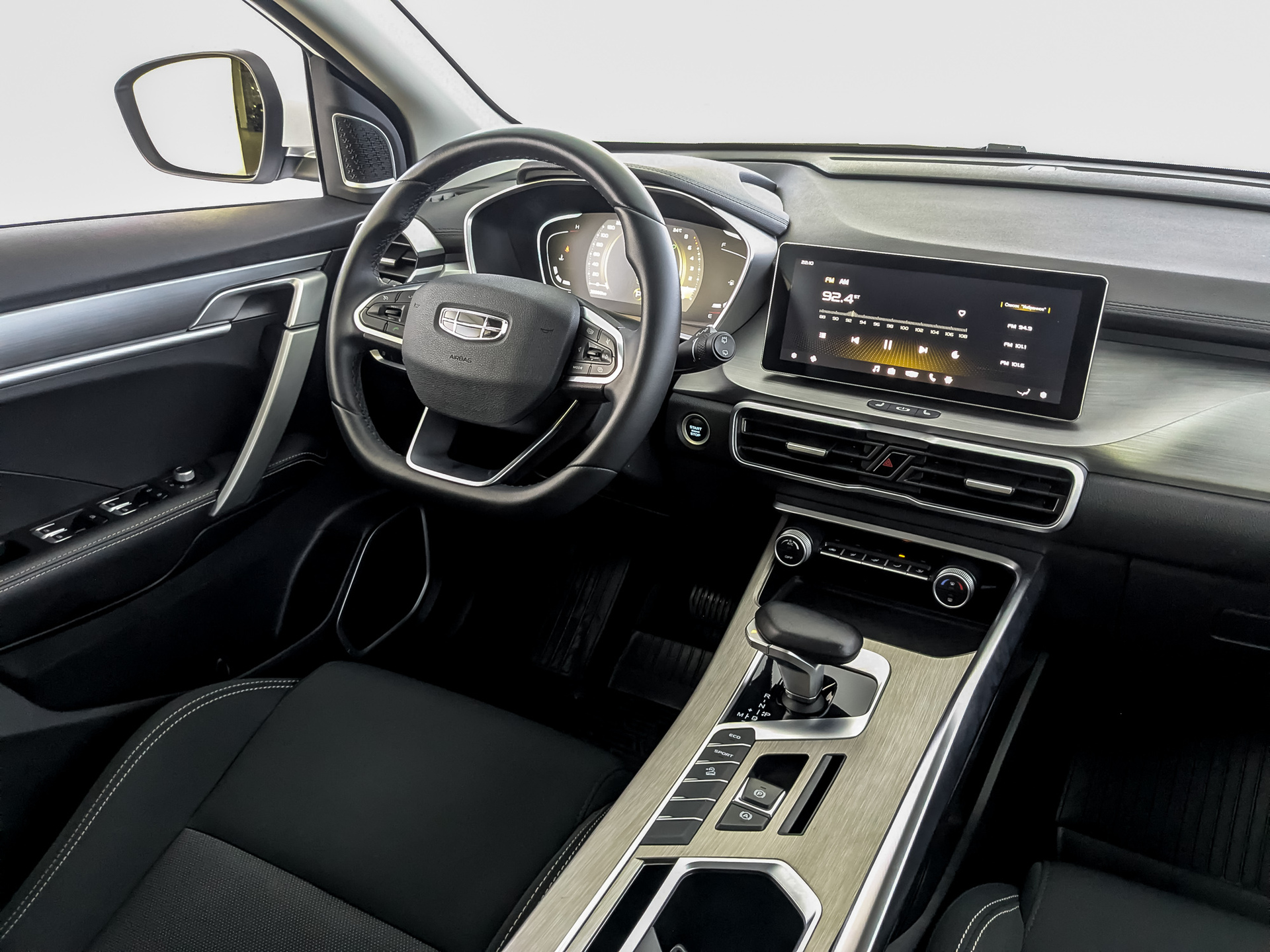 GEELY Coolray 1.50 (149 л.с), автомат, 2023, пробег 32 359 км