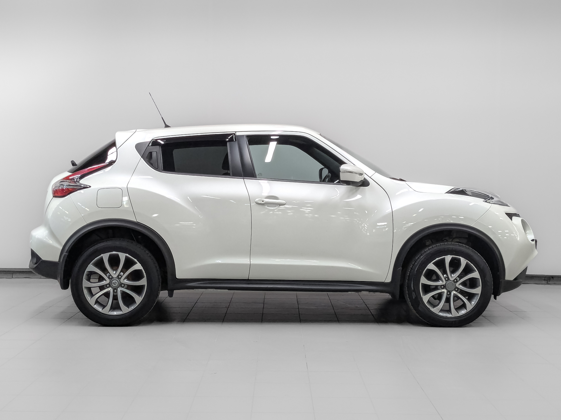NISSAN Juke 1.60 (117 л.с), автомат, 2017, пробег 44 640 км