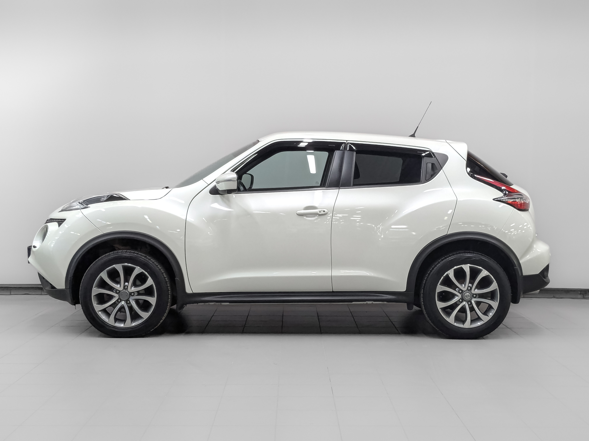 NISSAN Juke 1.60 (117 л.с), автомат, 2017, пробег 44 640 км