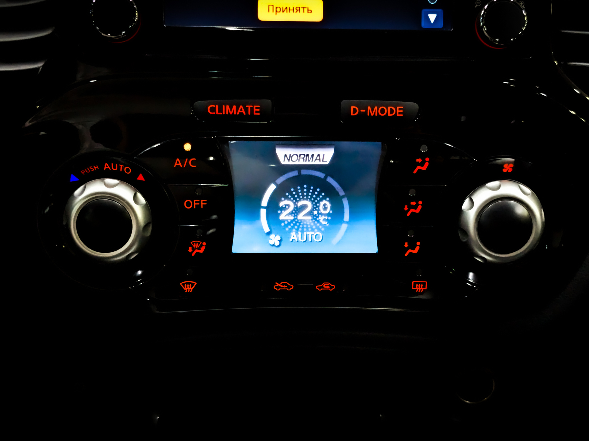 NISSAN Juke 1.60 (117 л.с), автомат, 2017, пробег 44 640 км