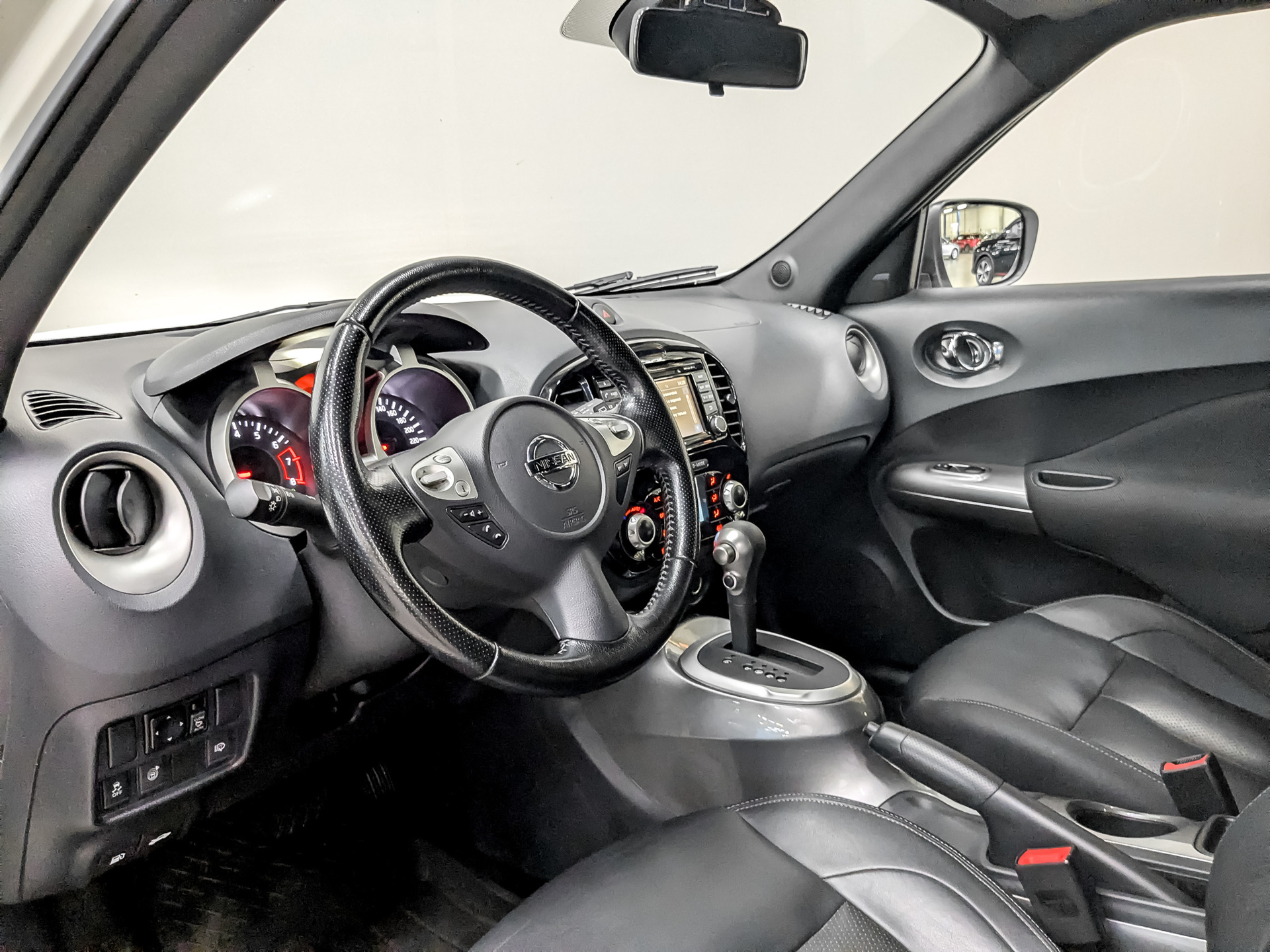 NISSAN Juke 1.60 (117 л.с), автомат, 2017, пробег 44 640 км