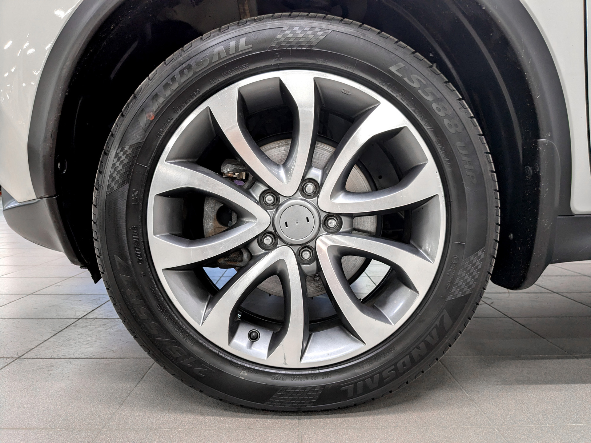 NISSAN Juke 1.60 (117 л.с), автомат, 2017, пробег 44 640 км