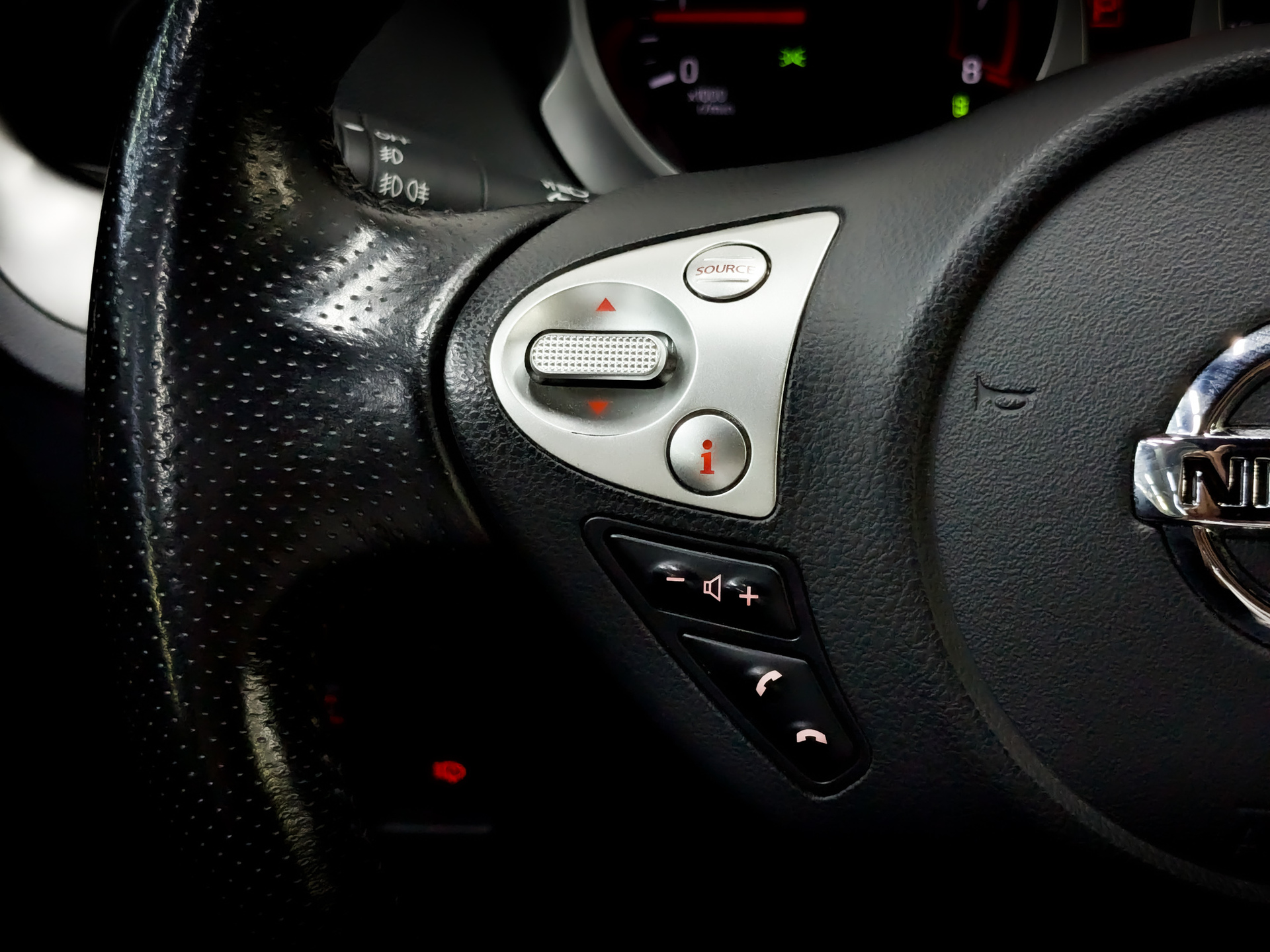 NISSAN Juke 1.60 (117 л.с), автомат, 2017, пробег 44 640 км