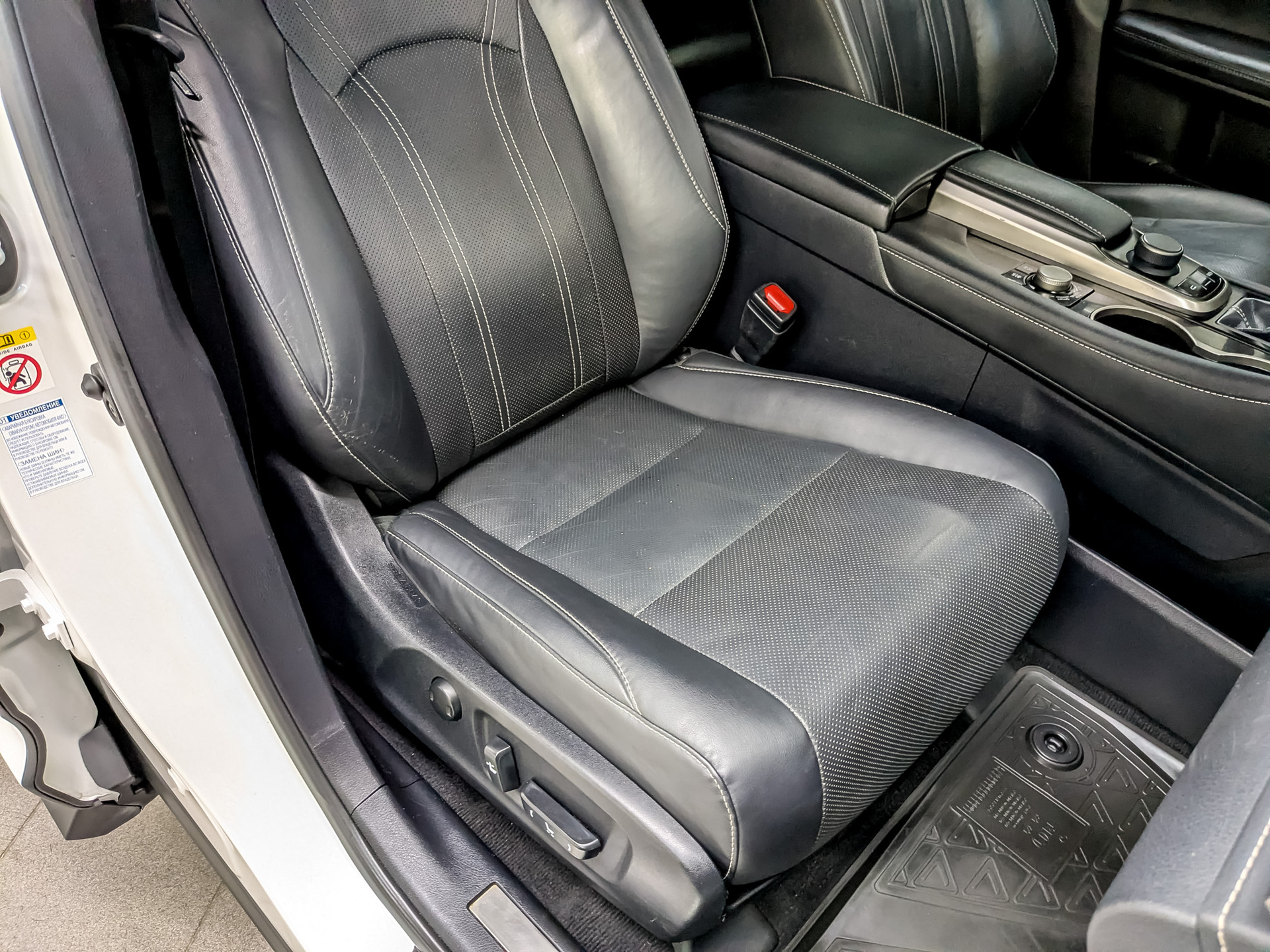 LEXUS RX 2.00 (238 л.с), автомат, 2019, пробег 167 465 км