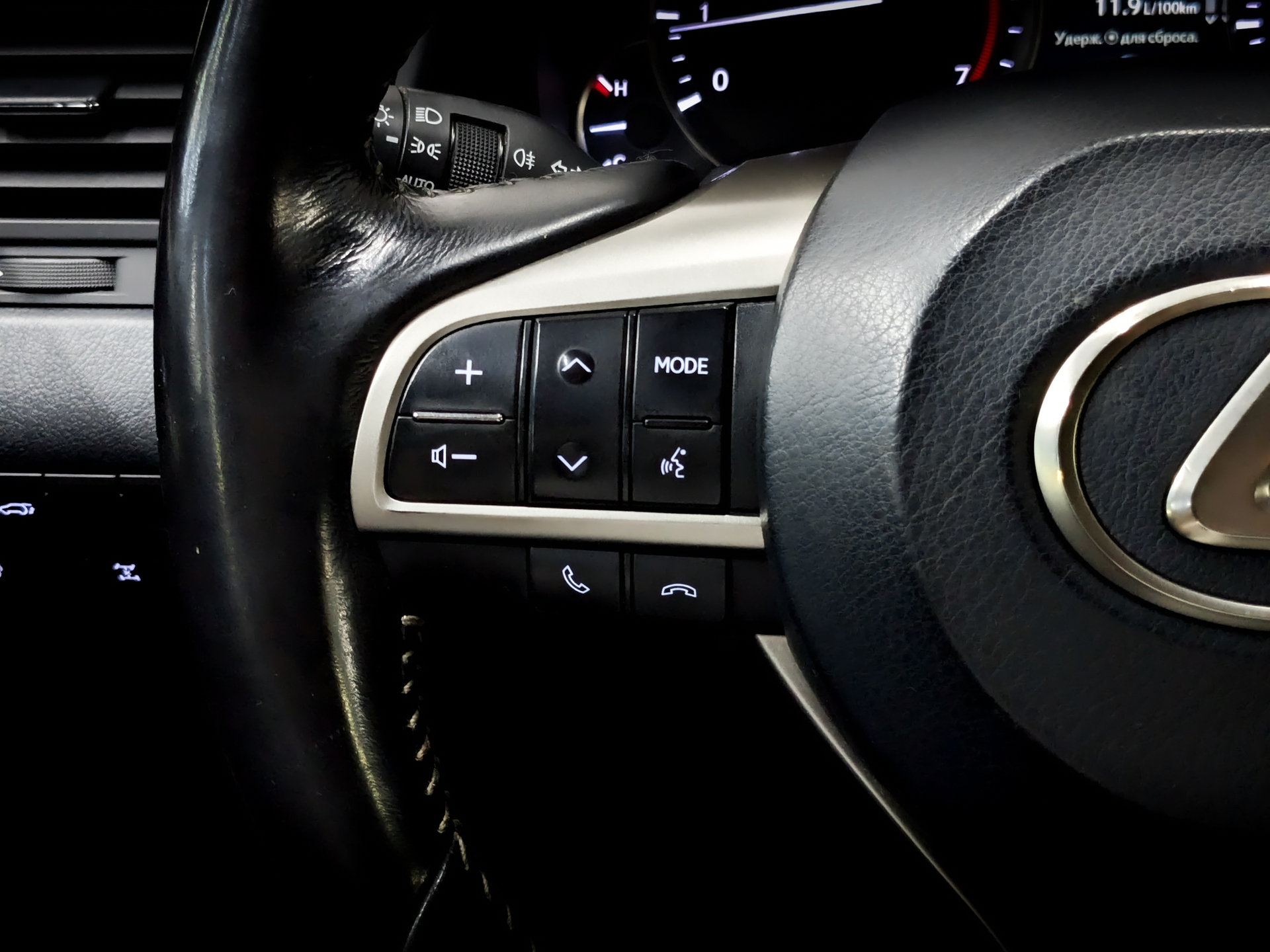 LEXUS RX 2.00 (238 л.с), автомат, 2019, пробег 167 465 км