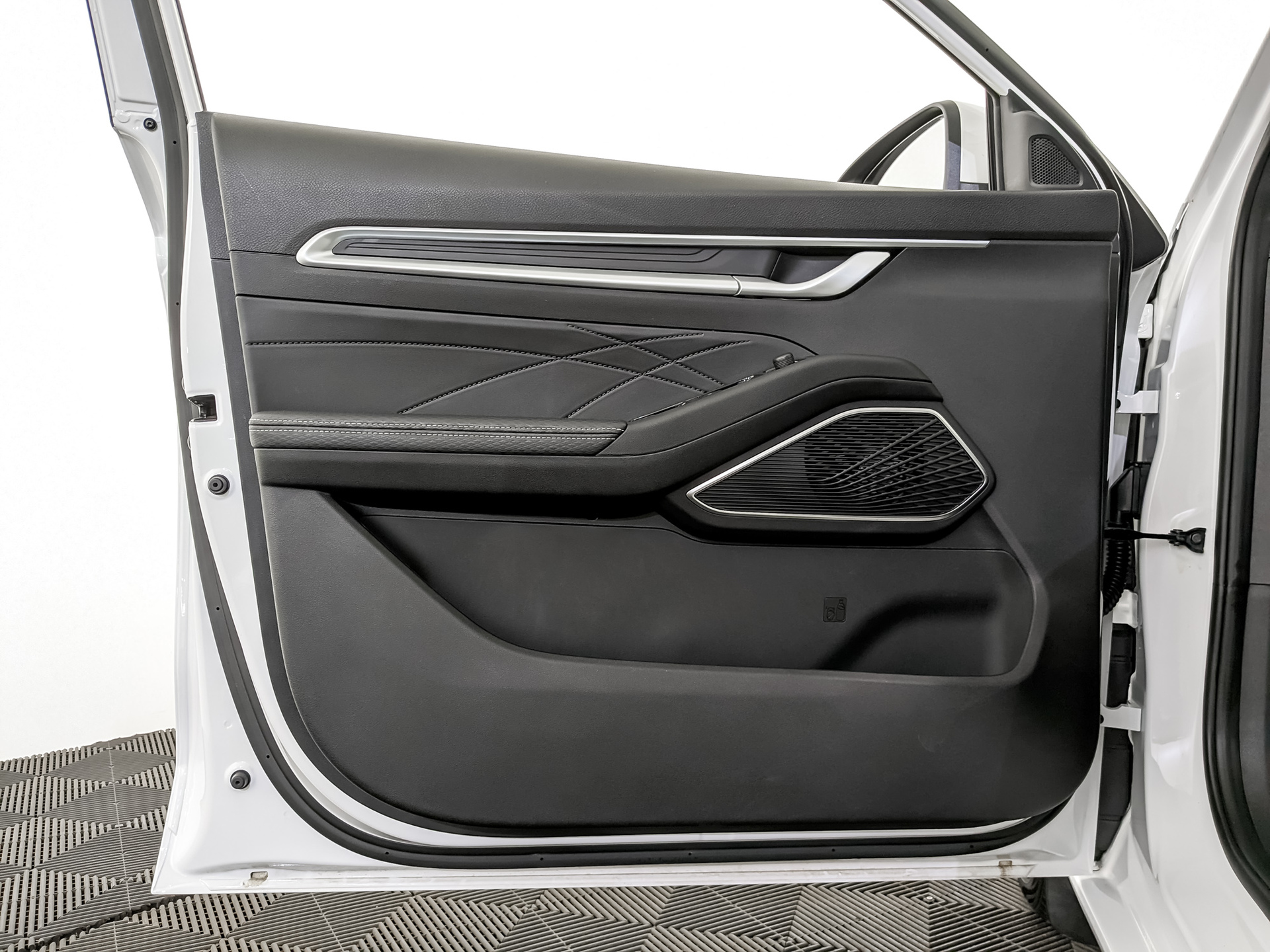 GEELY Emgrand 7 II 1.50 (122 л.с), автомат, 2024, пробег 4 947 км