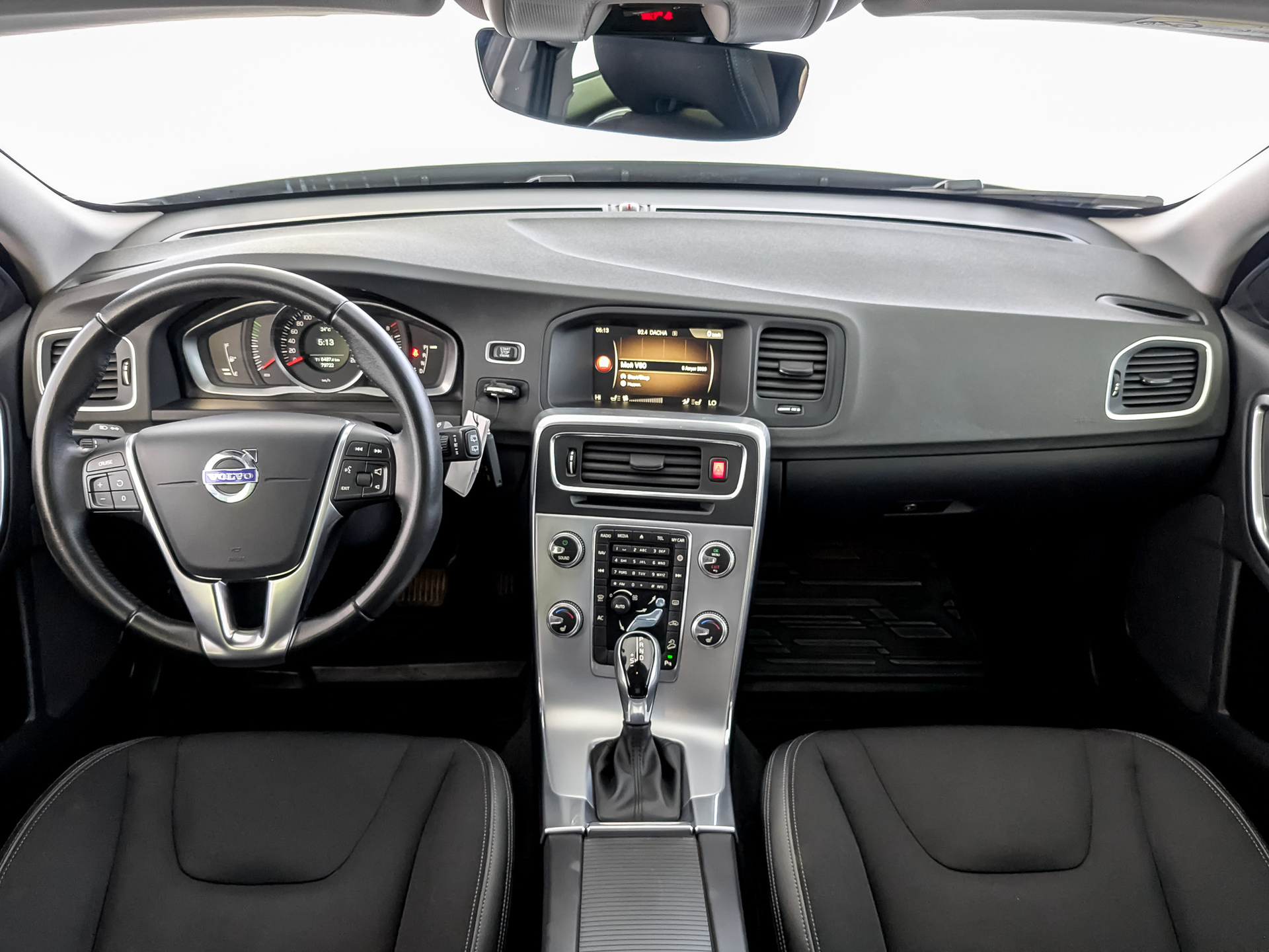 VOLVO V60 CC 2.00 (245 л.с), автомат, 2018, пробег 79 719 км