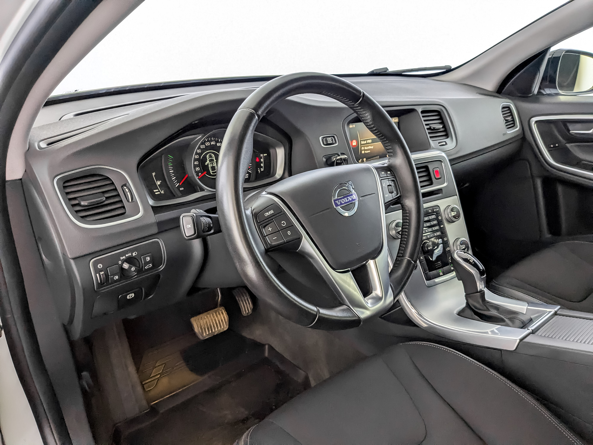 VOLVO V60 CC 2.00 (245 л.с), автомат, 2018, пробег 79 719 км