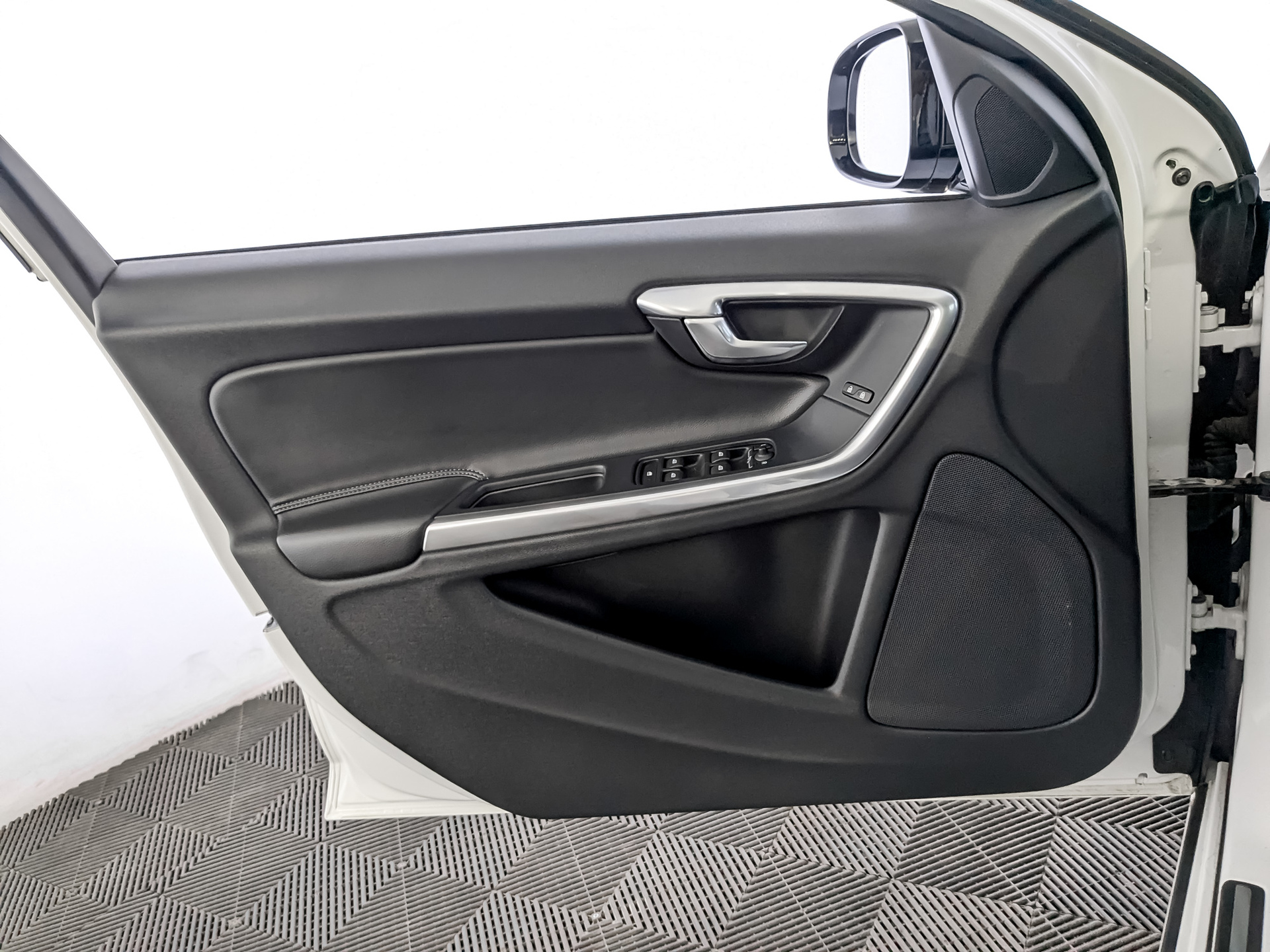 VOLVO V60 CC 2.00 (245 л.с), автомат, 2018, пробег 79 719 км