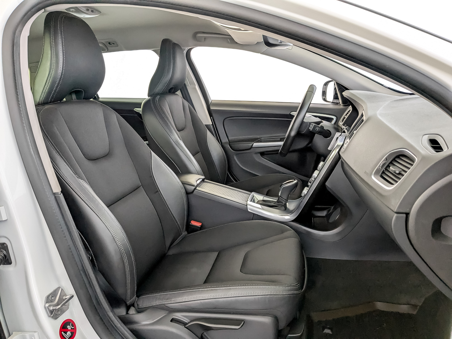 VOLVO V60 CC 2.00 (245 л.с), автомат, 2018, пробег 79 719 км
