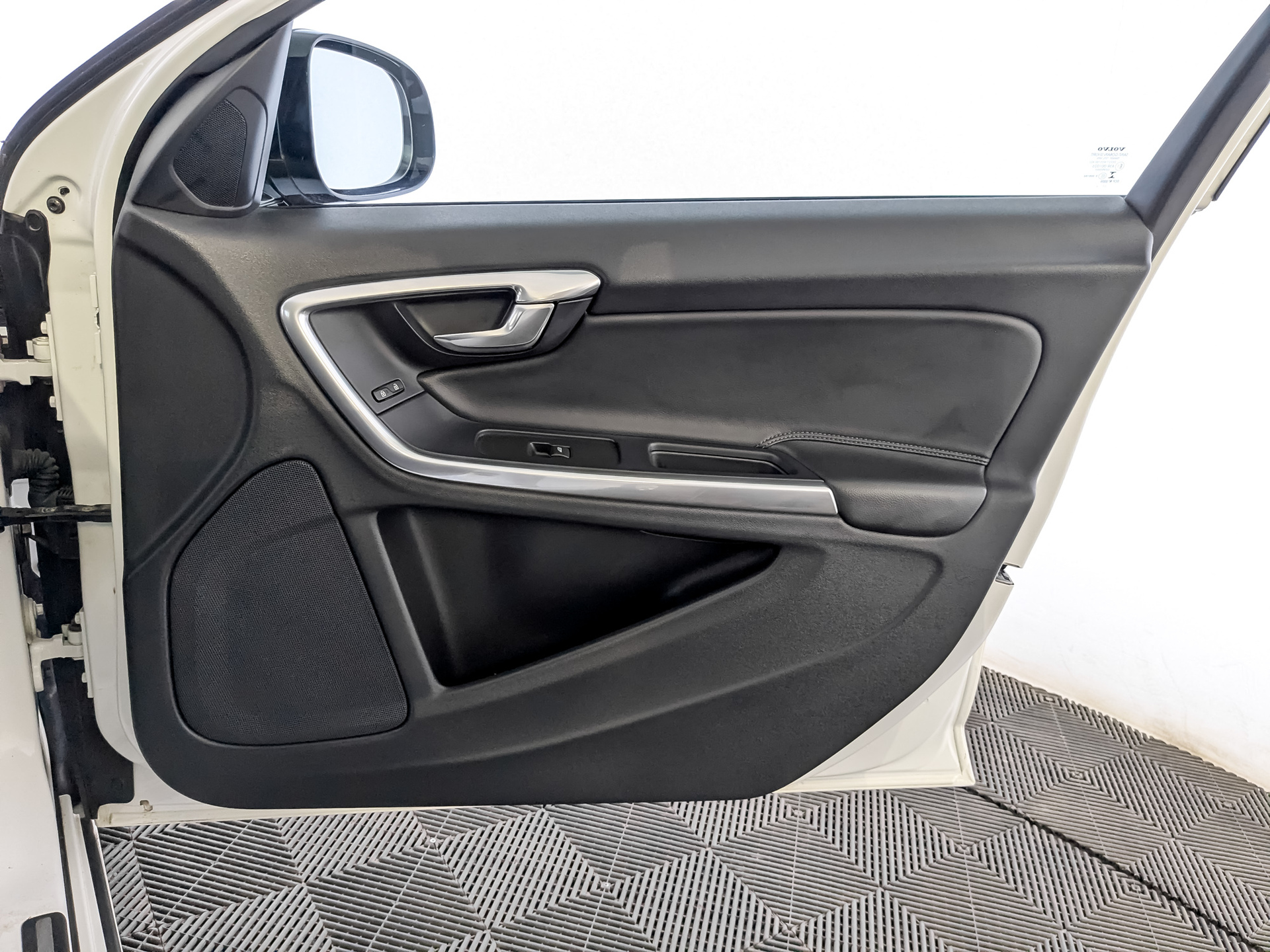 VOLVO V60 CC 2.00 (245 л.с), автомат, 2018, пробег 79 719 км
