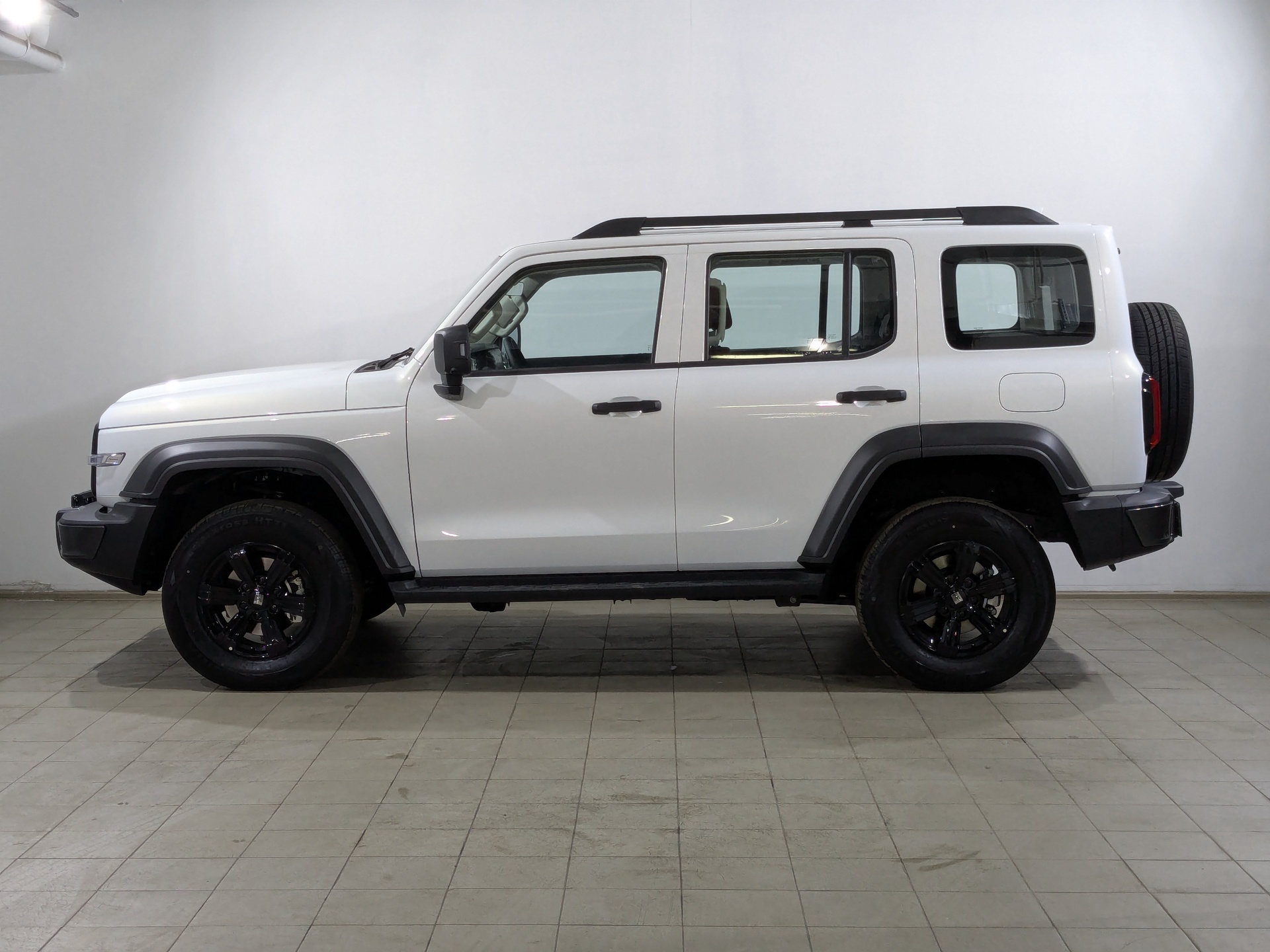 Фото Tank 300 Драйв (Adventure) 2.0T/218 8AT 4WD