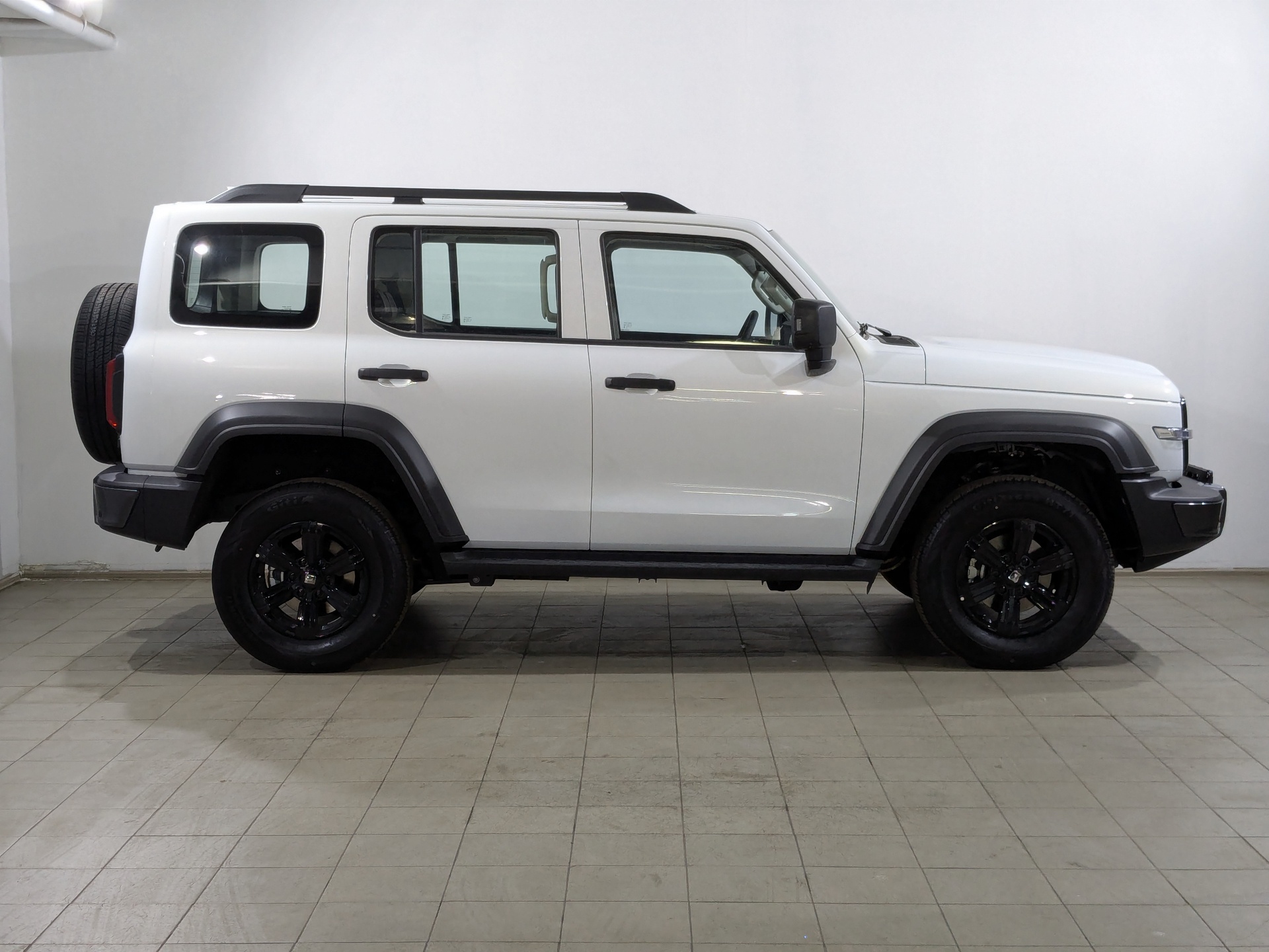 Фото Tank 300 Драйв (Adventure) 2.0T/218 8AT 4WD