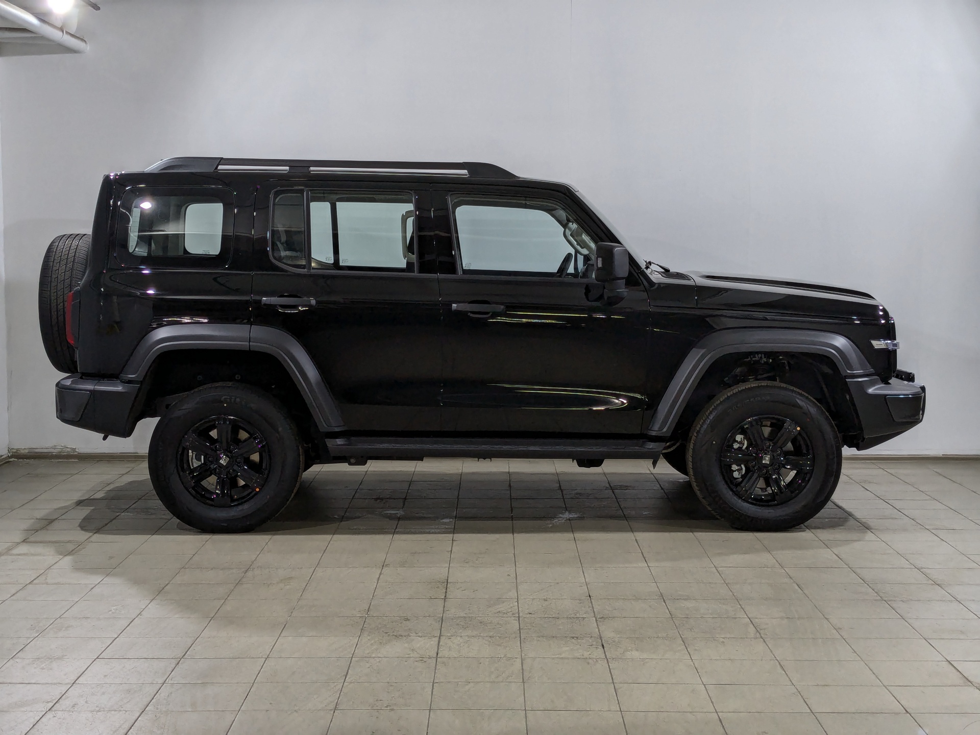 Фото Tank 300 Драйв (Adventure) 2.0T/218 8AT 4WD