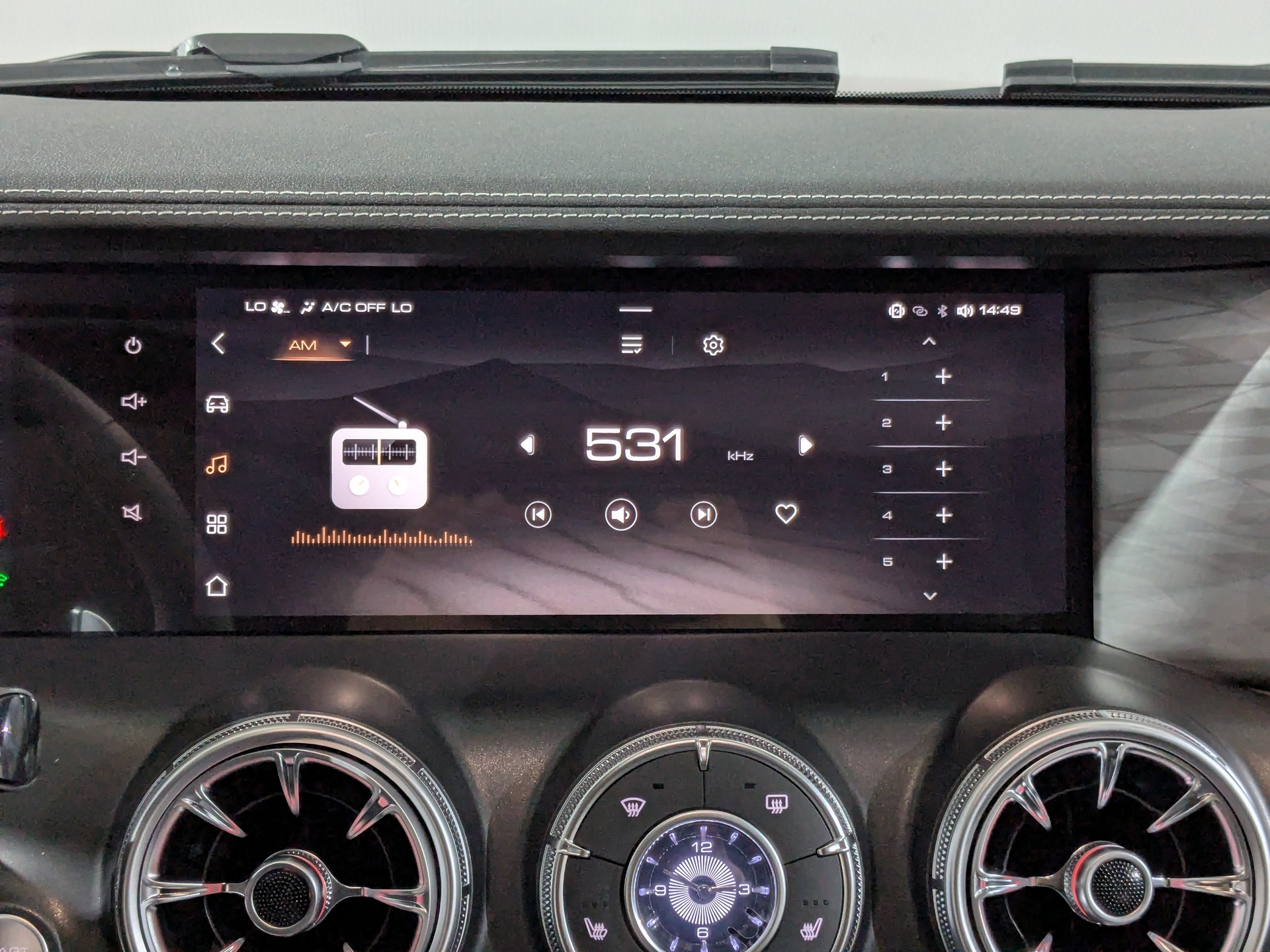 Фото Tank 300 Сити Премиум (City Premium) 2.0T/218 8AT 4WD