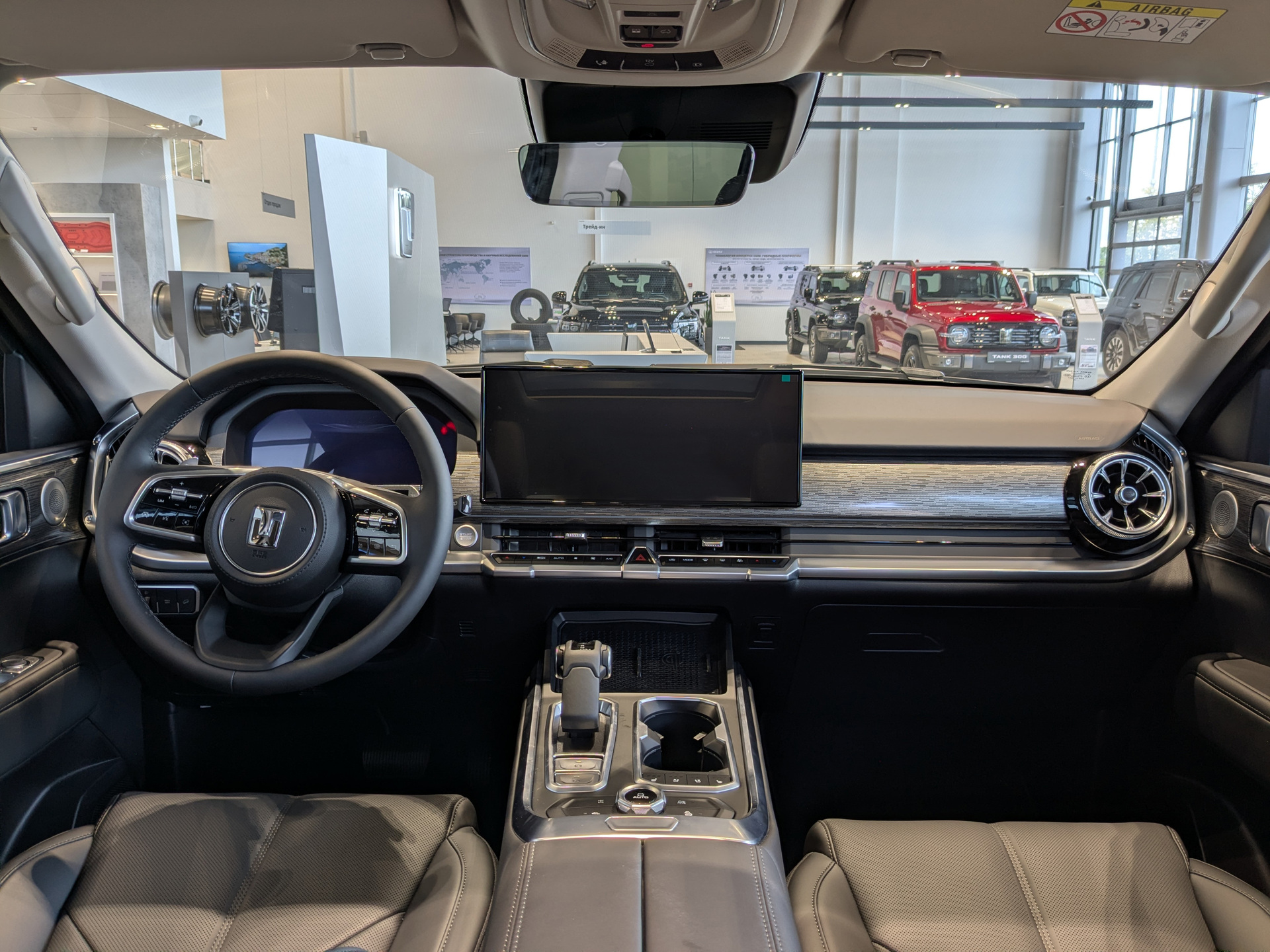 Фото Tank 400 Техно Премиум (Premium PHEV) 2.0H/299 9AT 37кВт 4WD