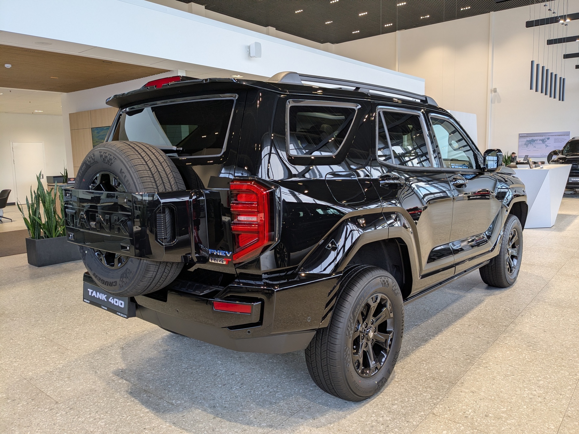 Фото Tank 400 Техно Премиум (Premium PHEV) 2.0H/299 9AT 37кВт 4WD