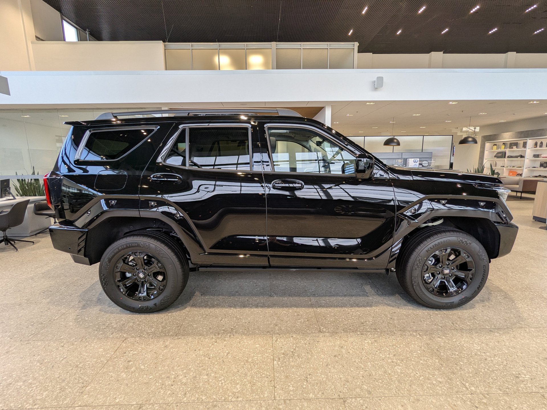 Фото Tank 400 Техно Премиум (Premium PHEV) 2.0H/299 9AT 37кВт 4WD