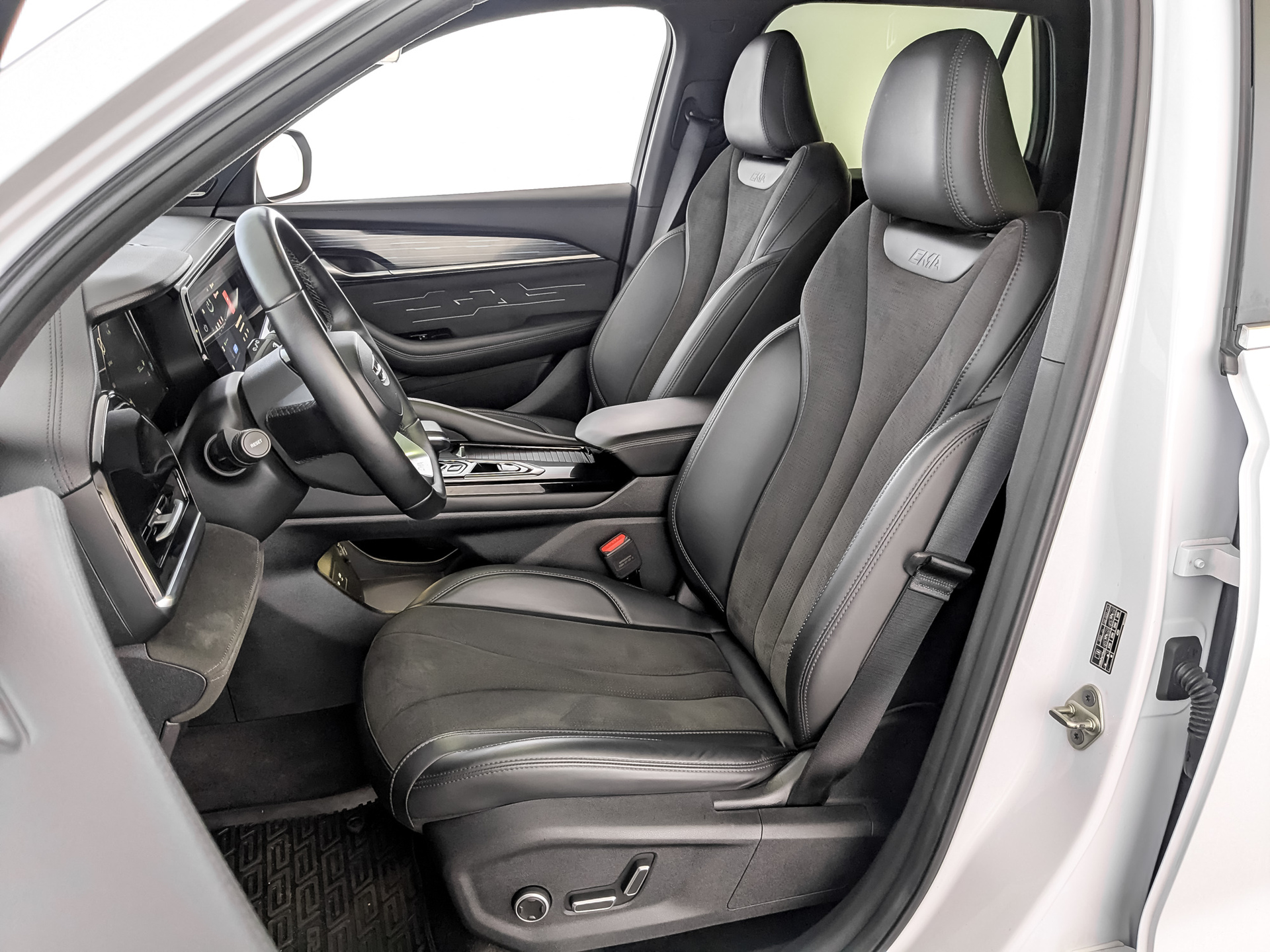 GEELY Monjaro 2.00 (238 л.с), автомат, 2024, пробег 52 950 км