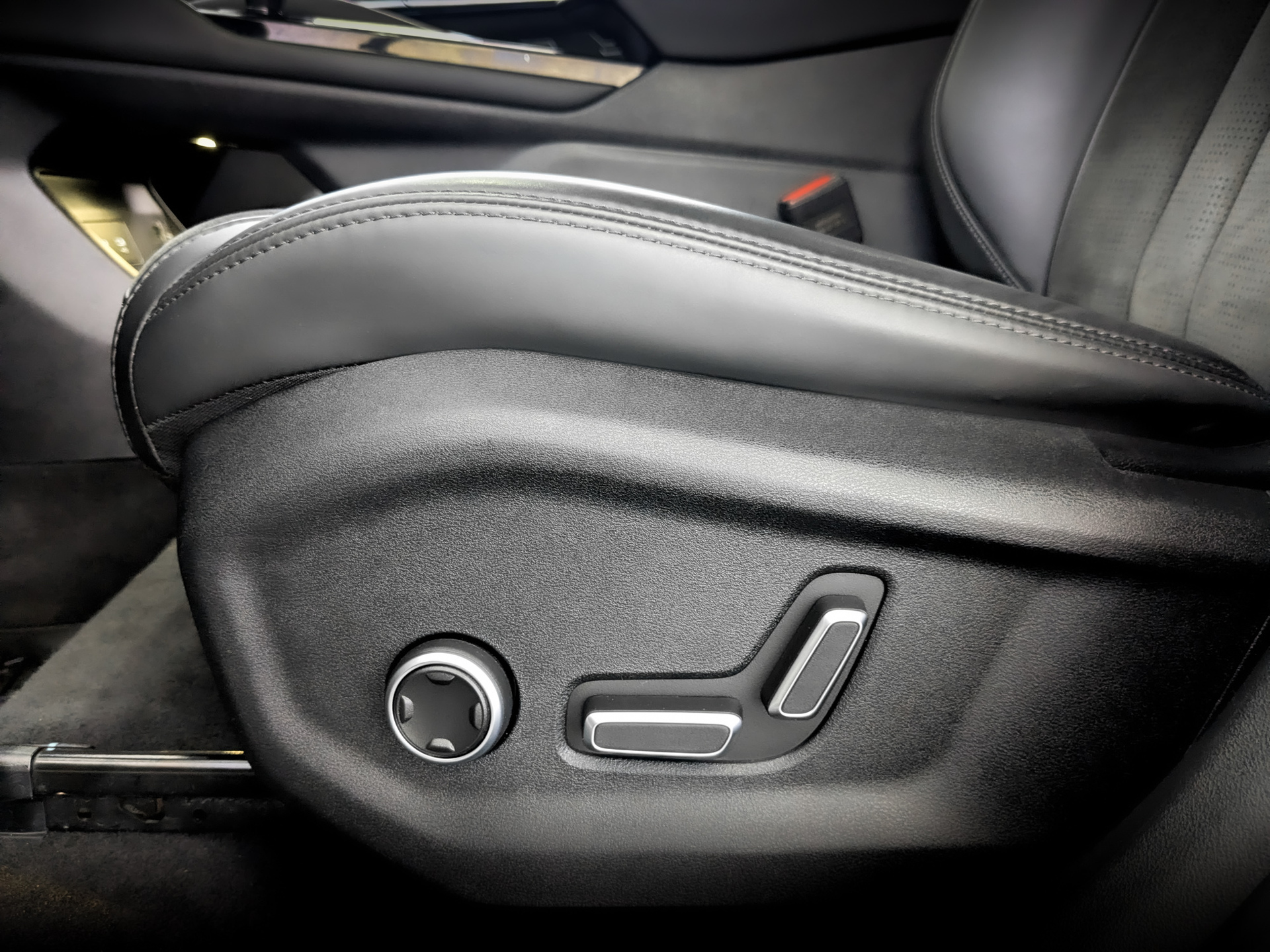 GEELY Monjaro 2.00 (238 л.с), автомат, 2024, пробег 52 950 км