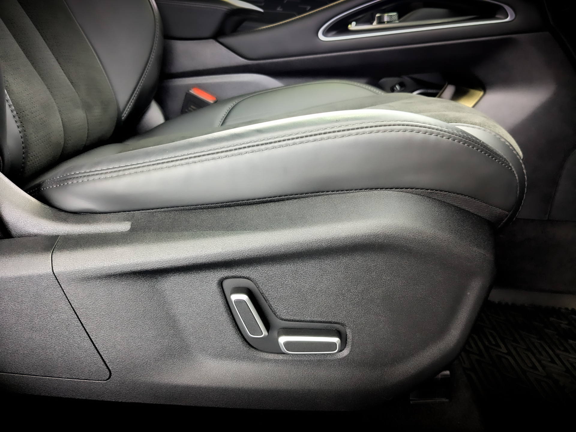 GEELY Monjaro 2.00 (238 л.с), автомат, 2024, пробег 52 950 км