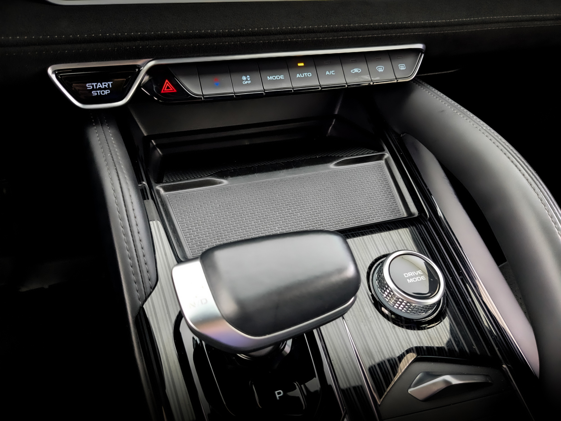GEELY Monjaro 2.00 (238 л.с), автомат, 2024, пробег 52 950 км