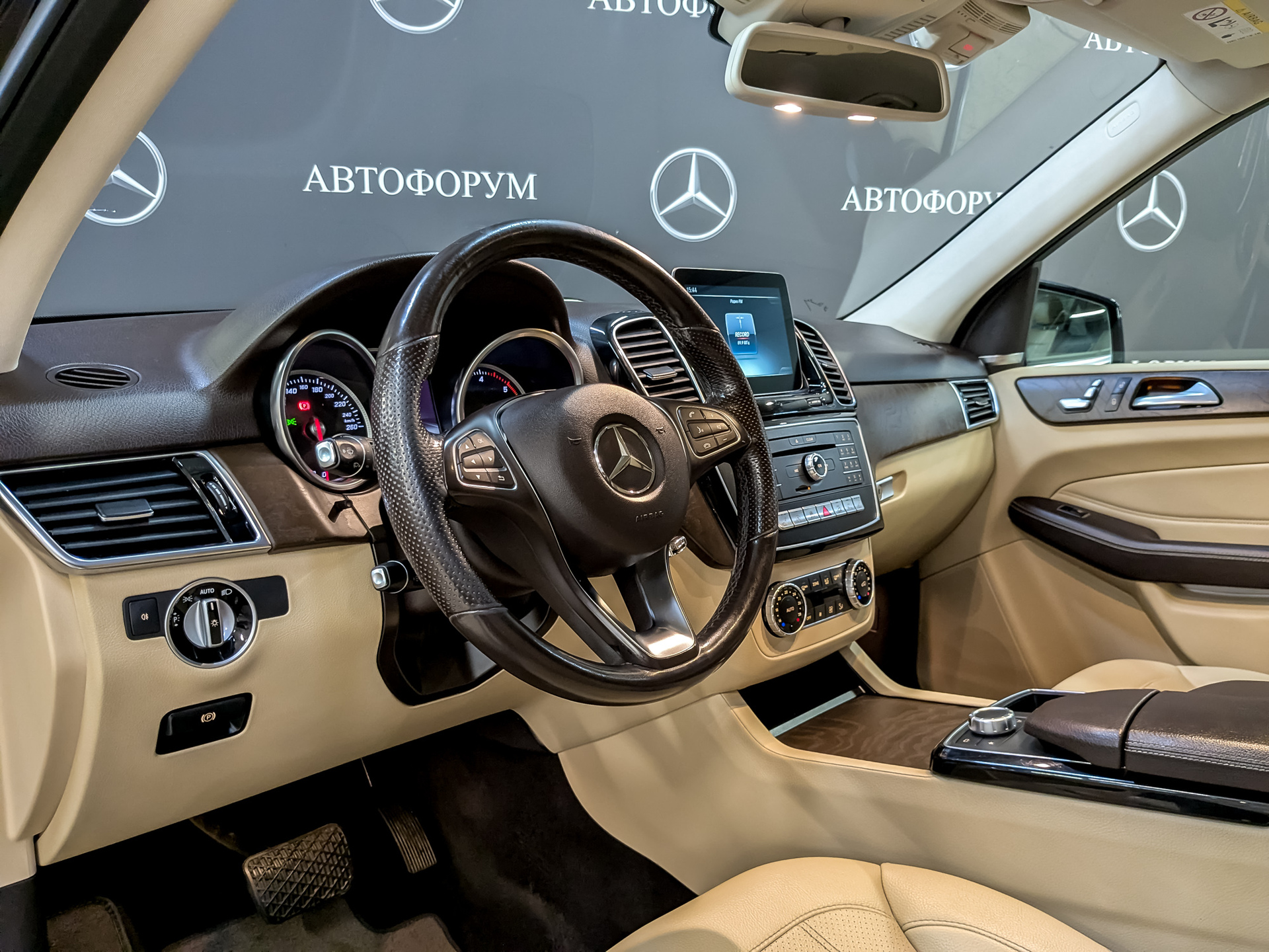 MERCEDES-BENZ GLE 2.10 (204 л.с), автомат, 2017, пробег 135 721 км