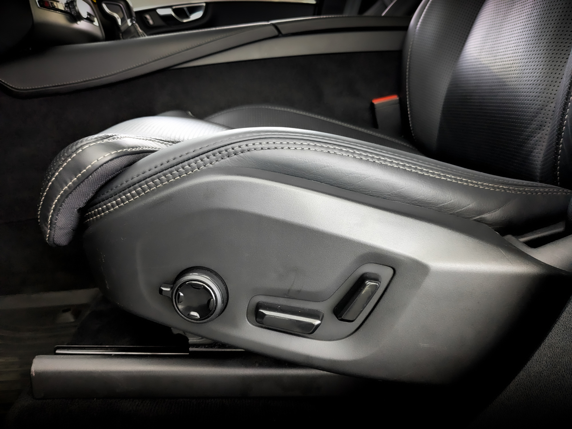 VOLVO XC90 2.00 (249 л.с), автомат, 2021, пробег 86 755 км