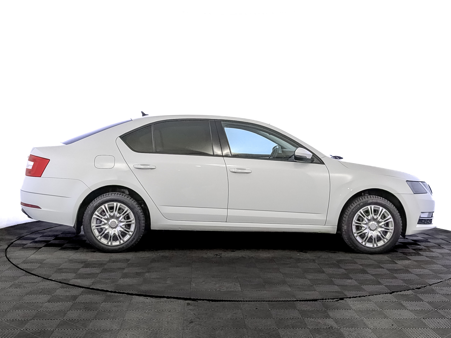 SKODA Octavia 1.60 (110 л.с), автомат, 2019, пробег 107 431 км